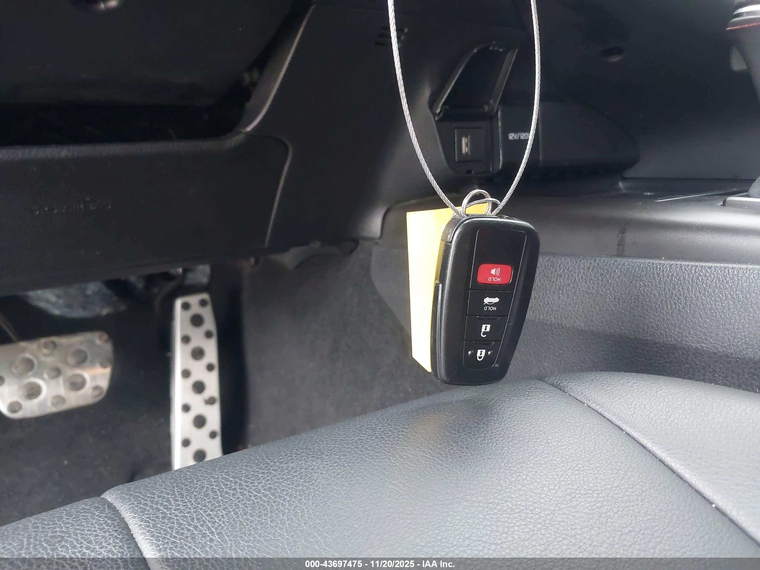 TOYOTA CAMRY image 11