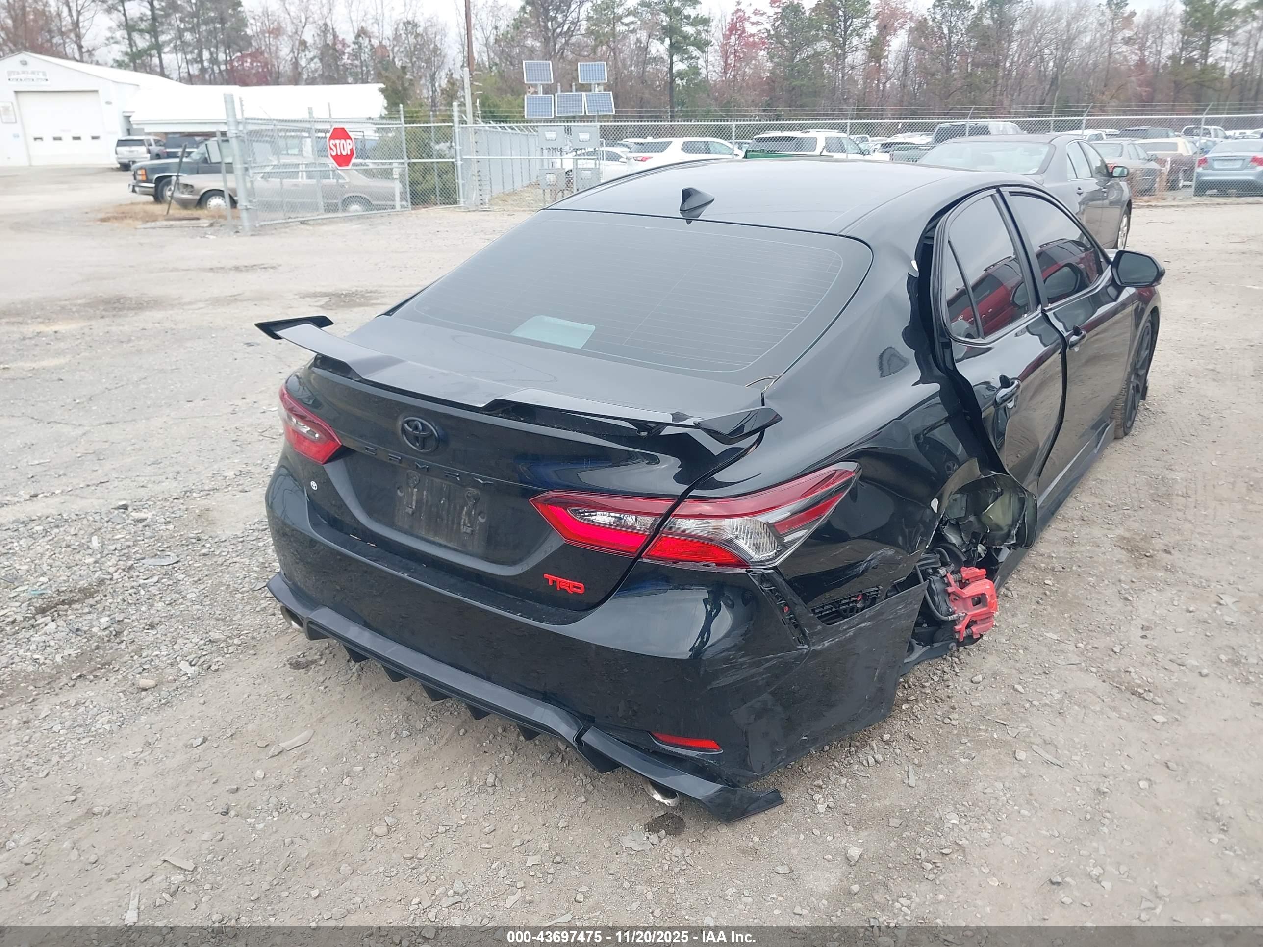 TOYOTA CAMRY image 4