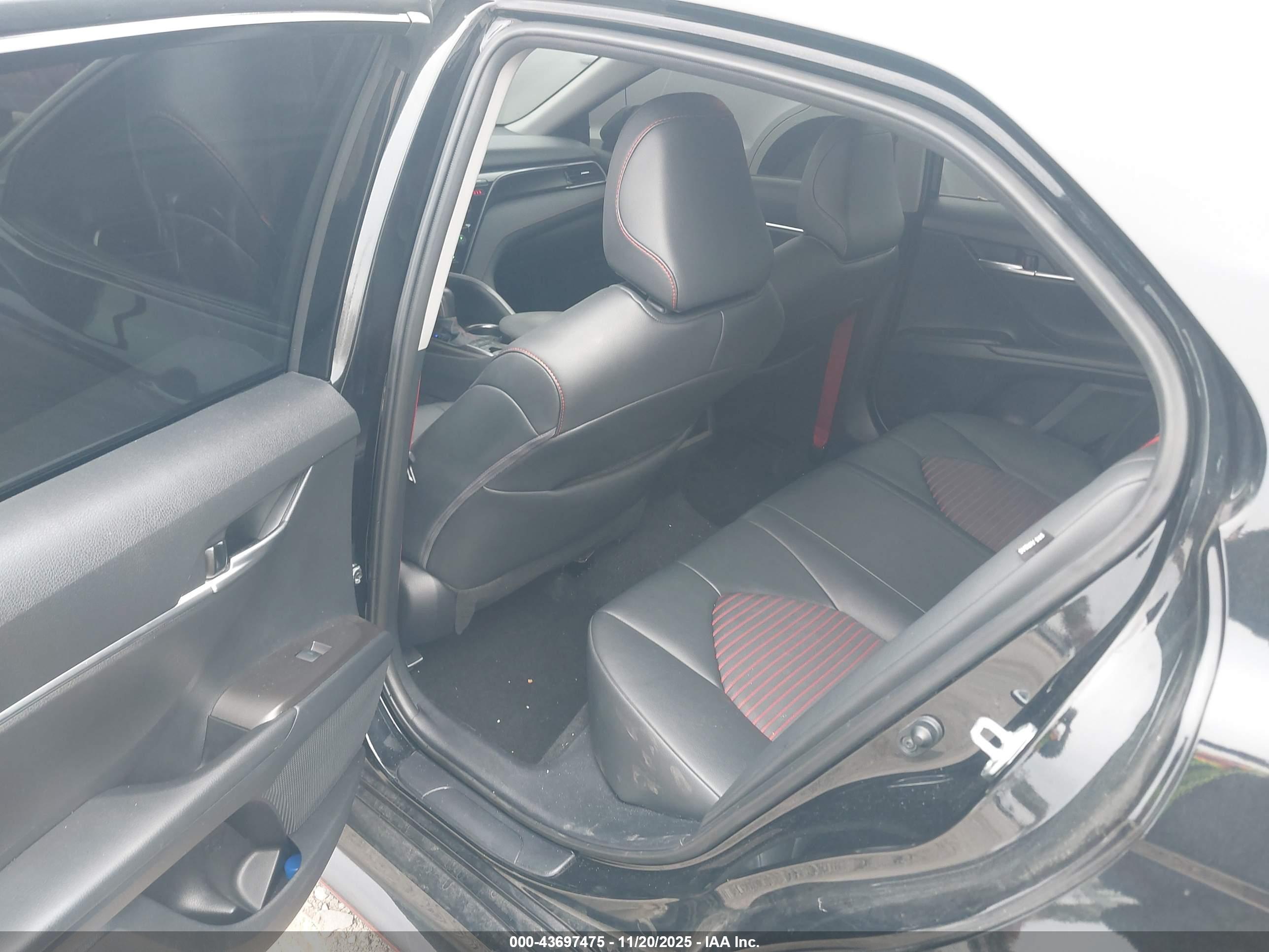 TOYOTA CAMRY image 8