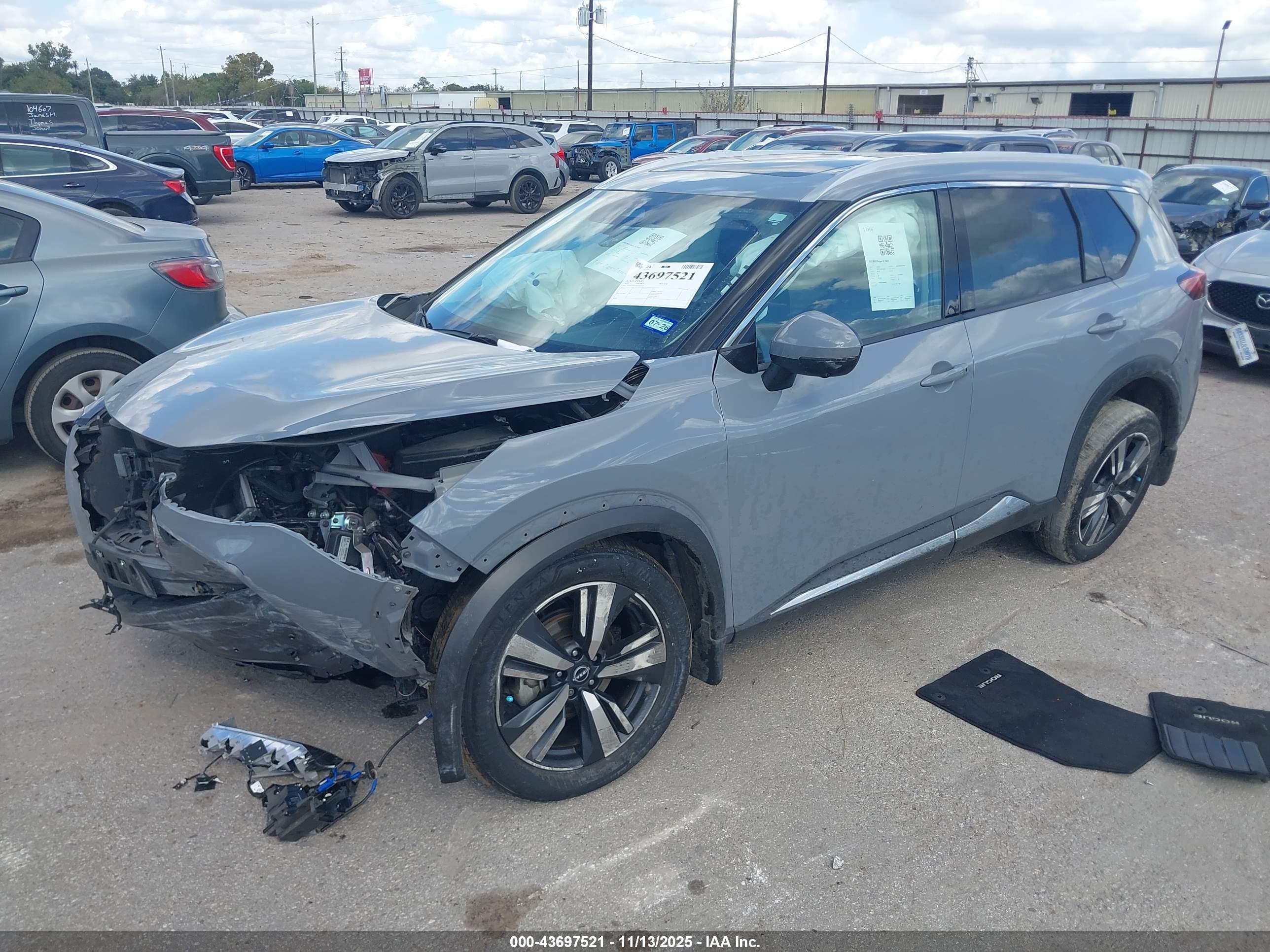 NISSAN ROGUE image 2