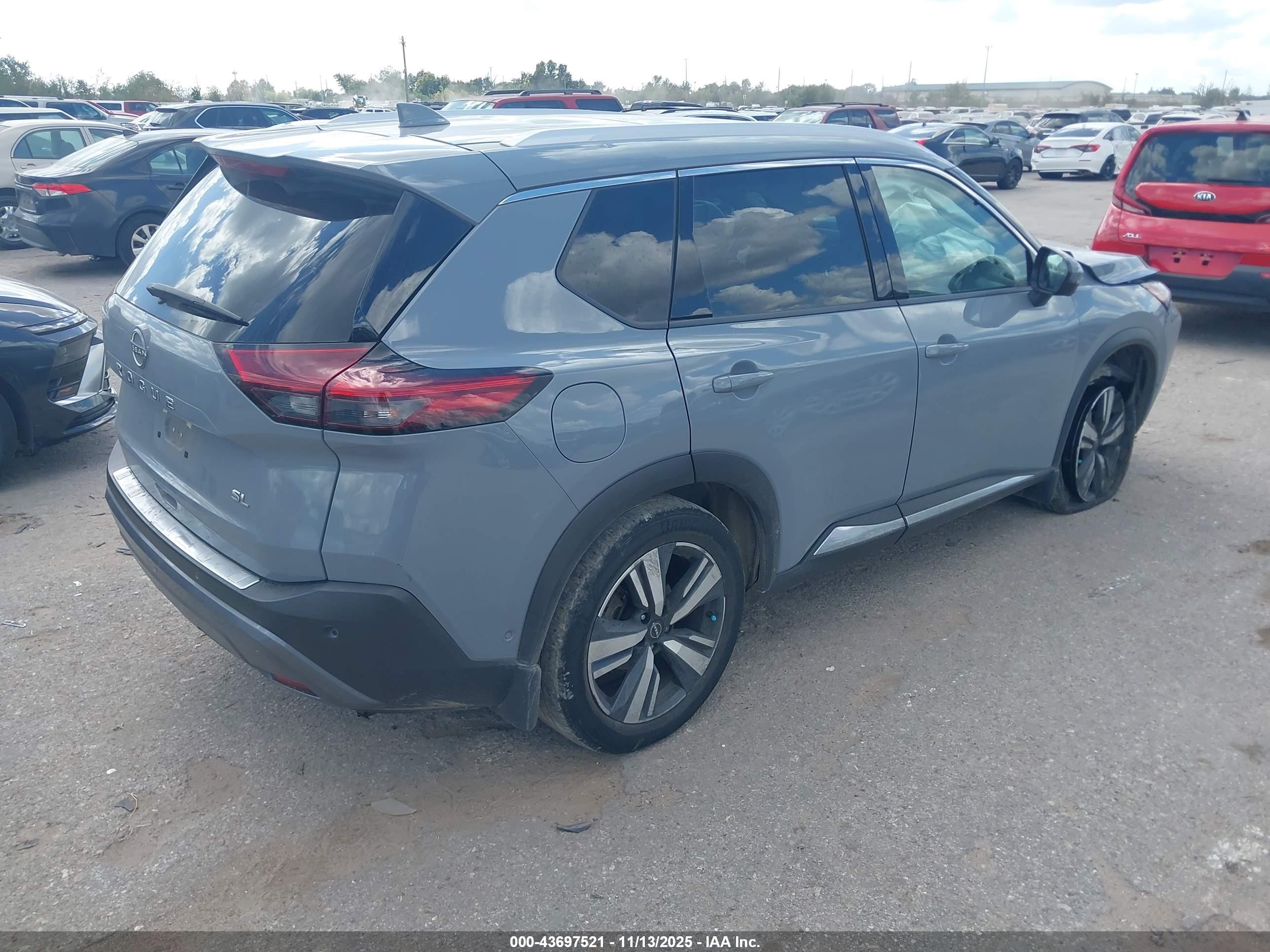 NISSAN ROGUE image 4