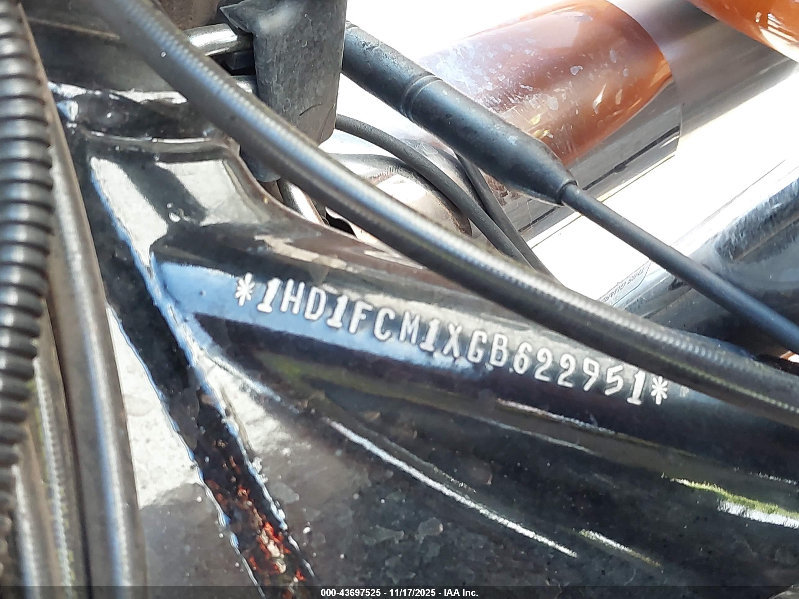 HARLEY-DAVIDSON FLHTCU image 10