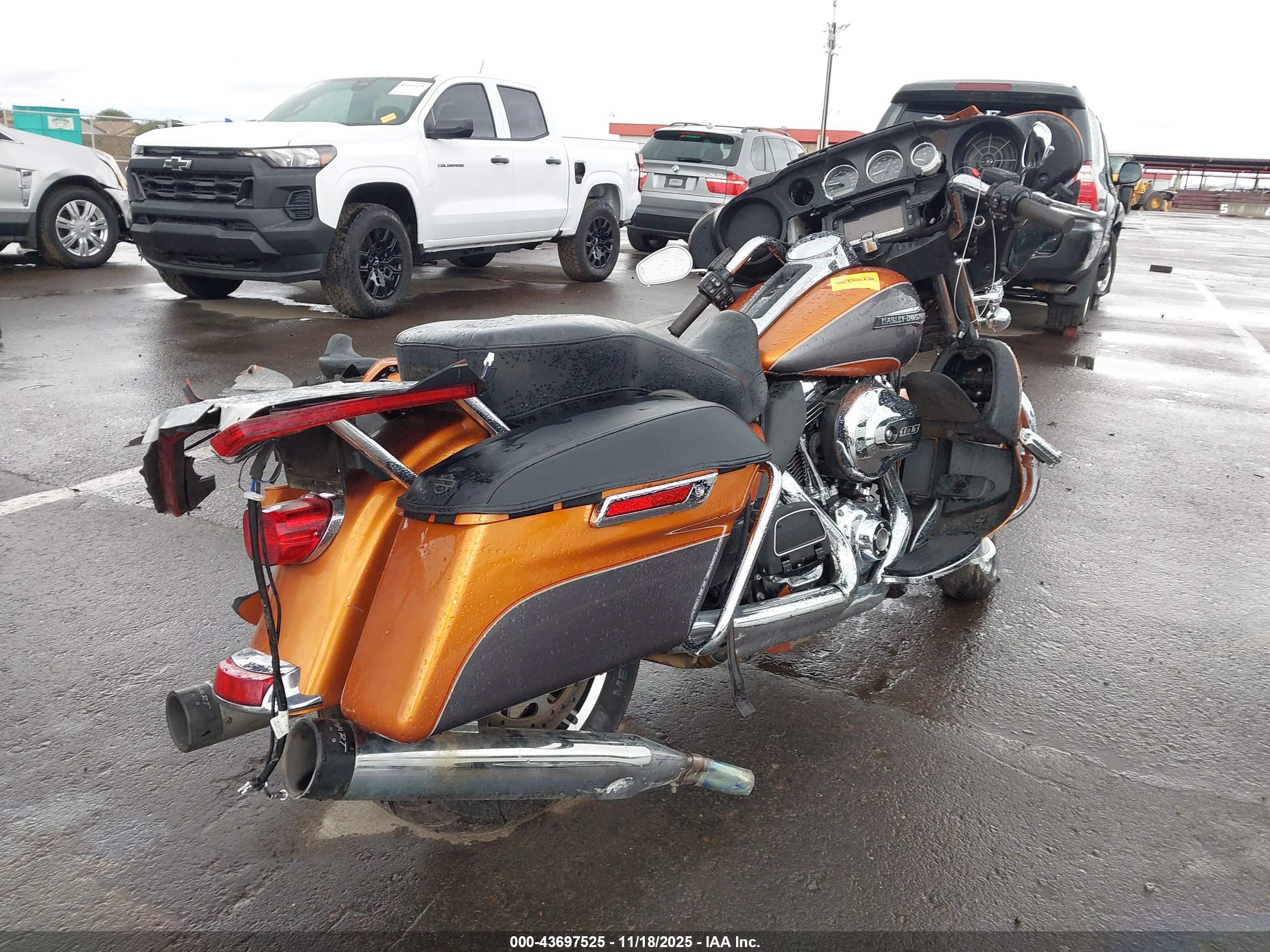 HARLEY-DAVIDSON FLHTCU image 4