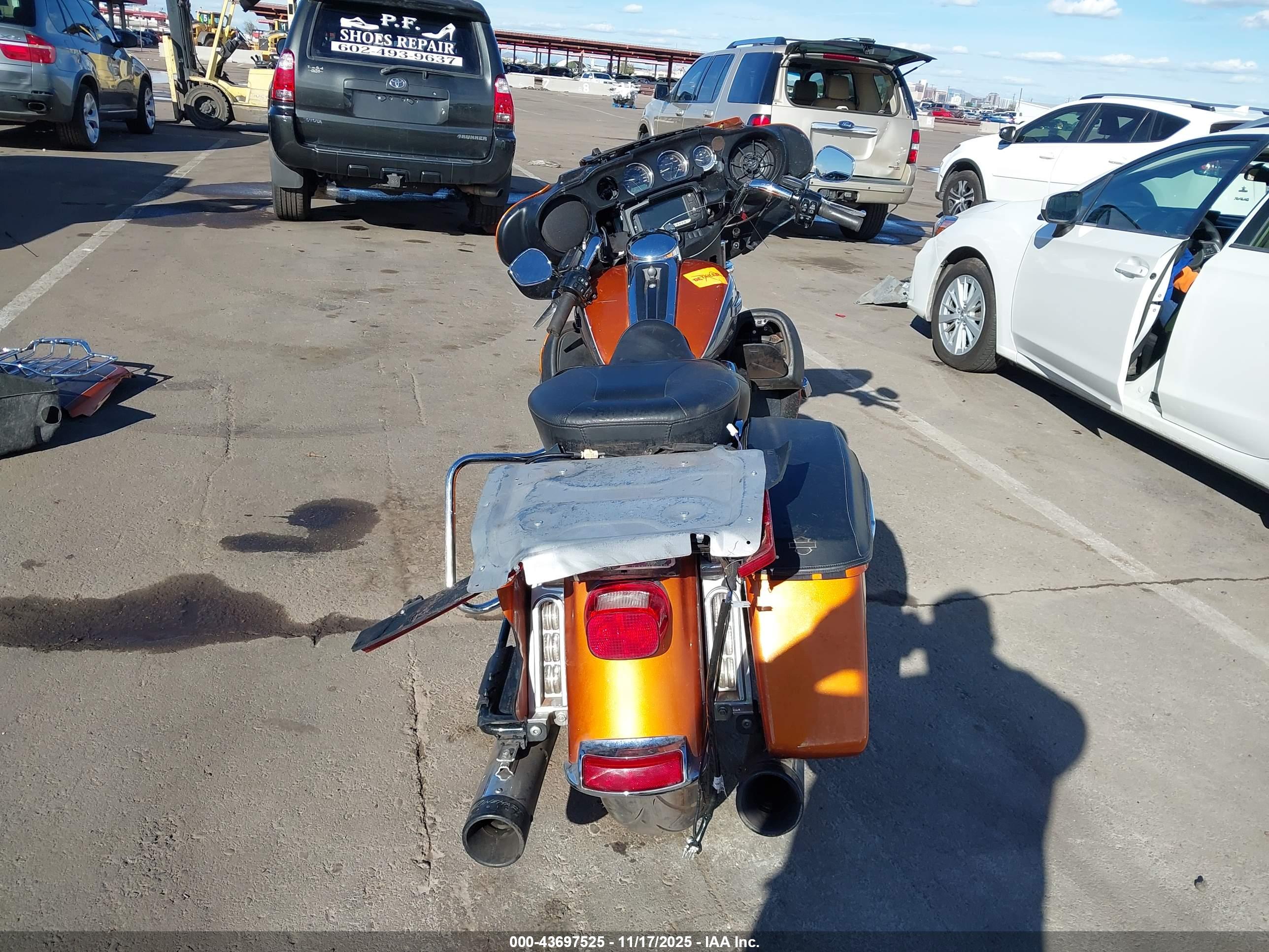HARLEY-DAVIDSON FLHTCU image 6