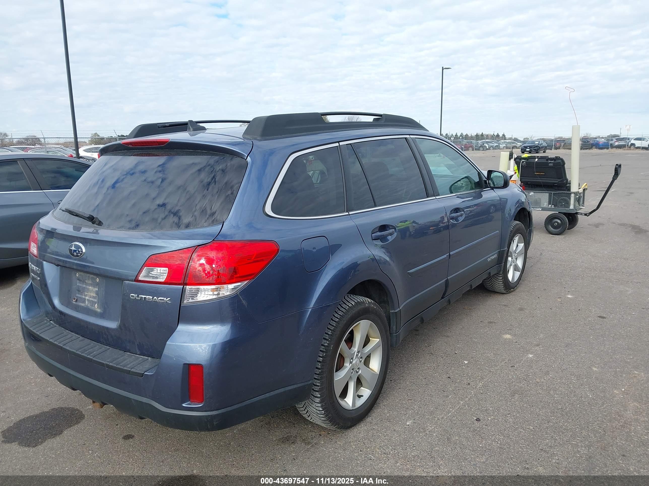 SUBARU OUTBACK image 4