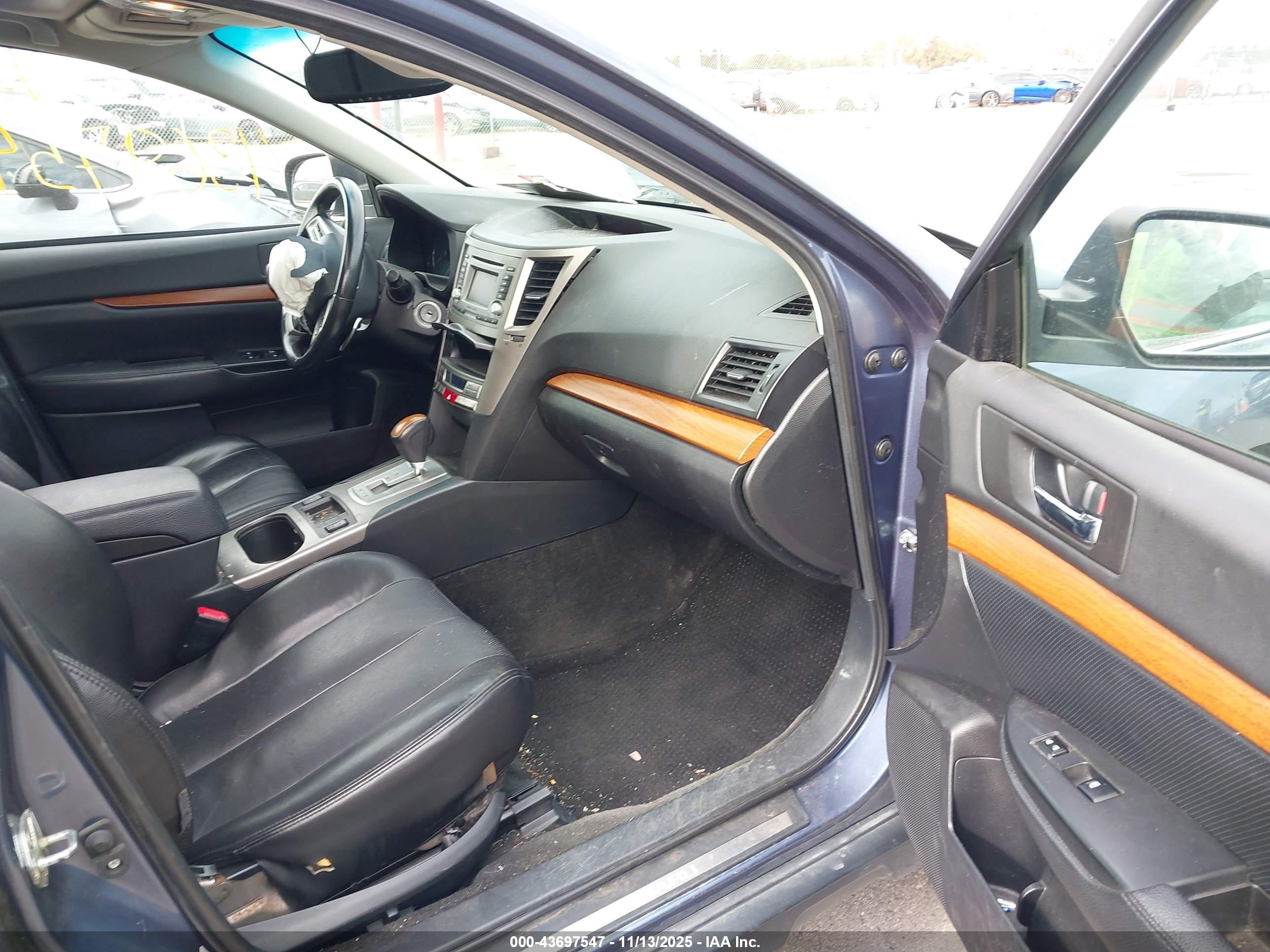 SUBARU OUTBACK image 5