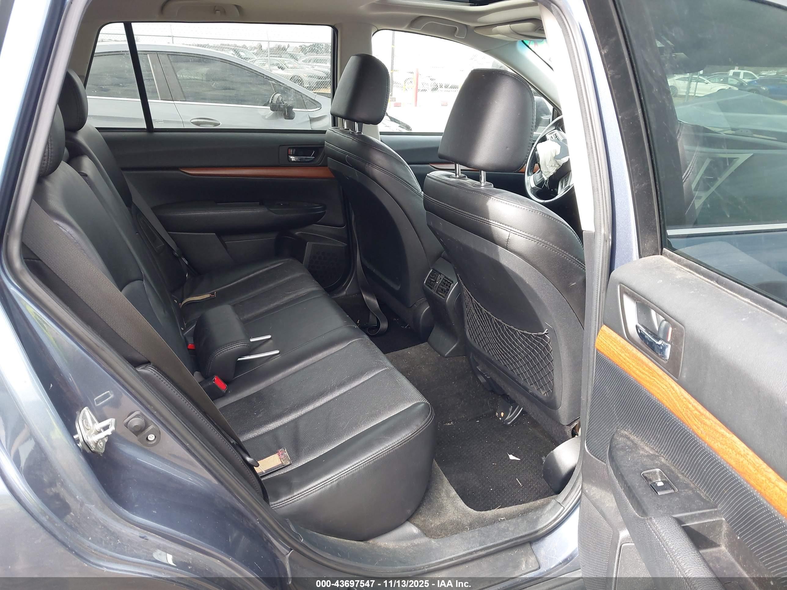 SUBARU OUTBACK image 8