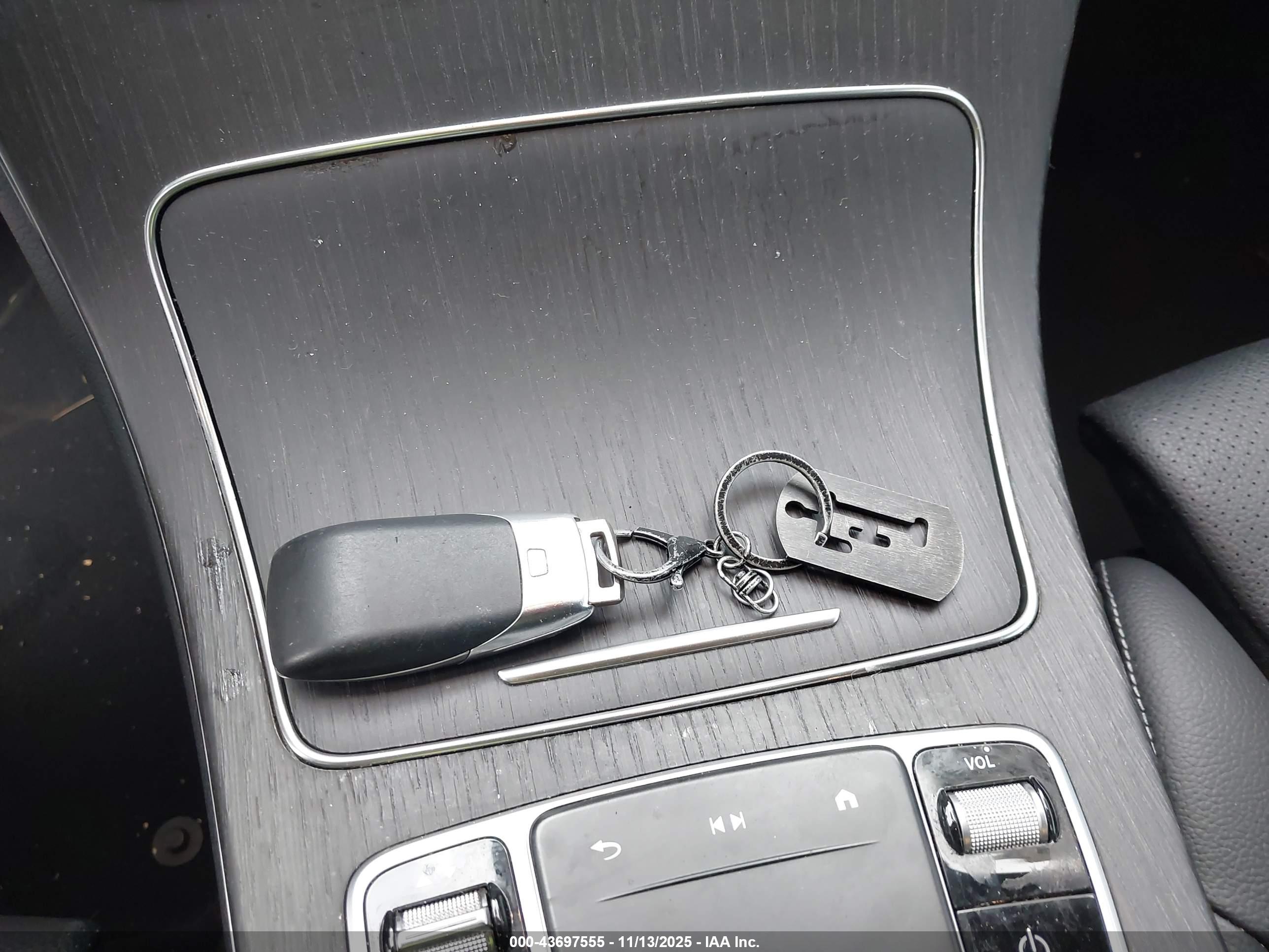 MERCEDES-BENZ GLC image 11