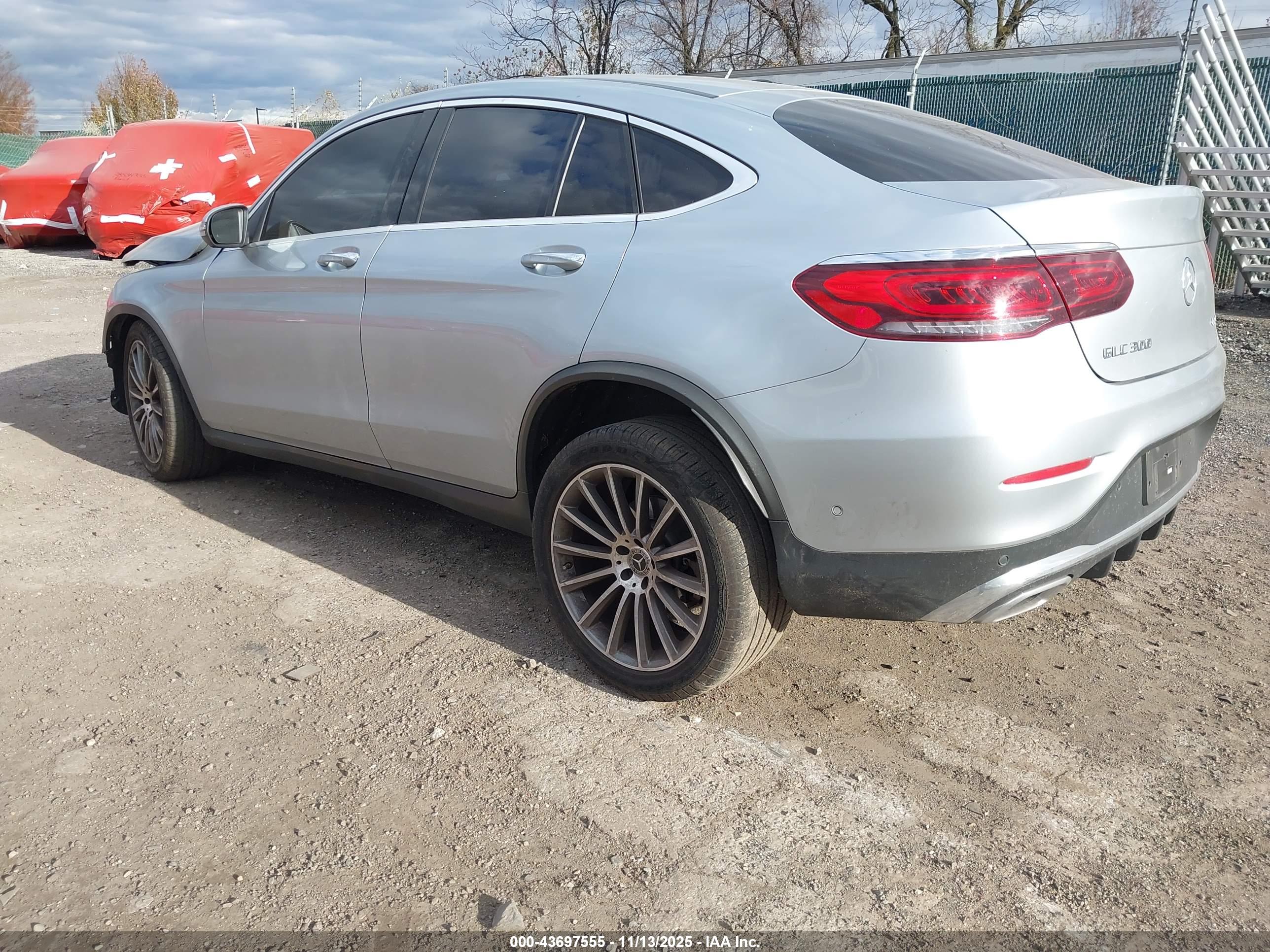 MERCEDES-BENZ GLC image 3