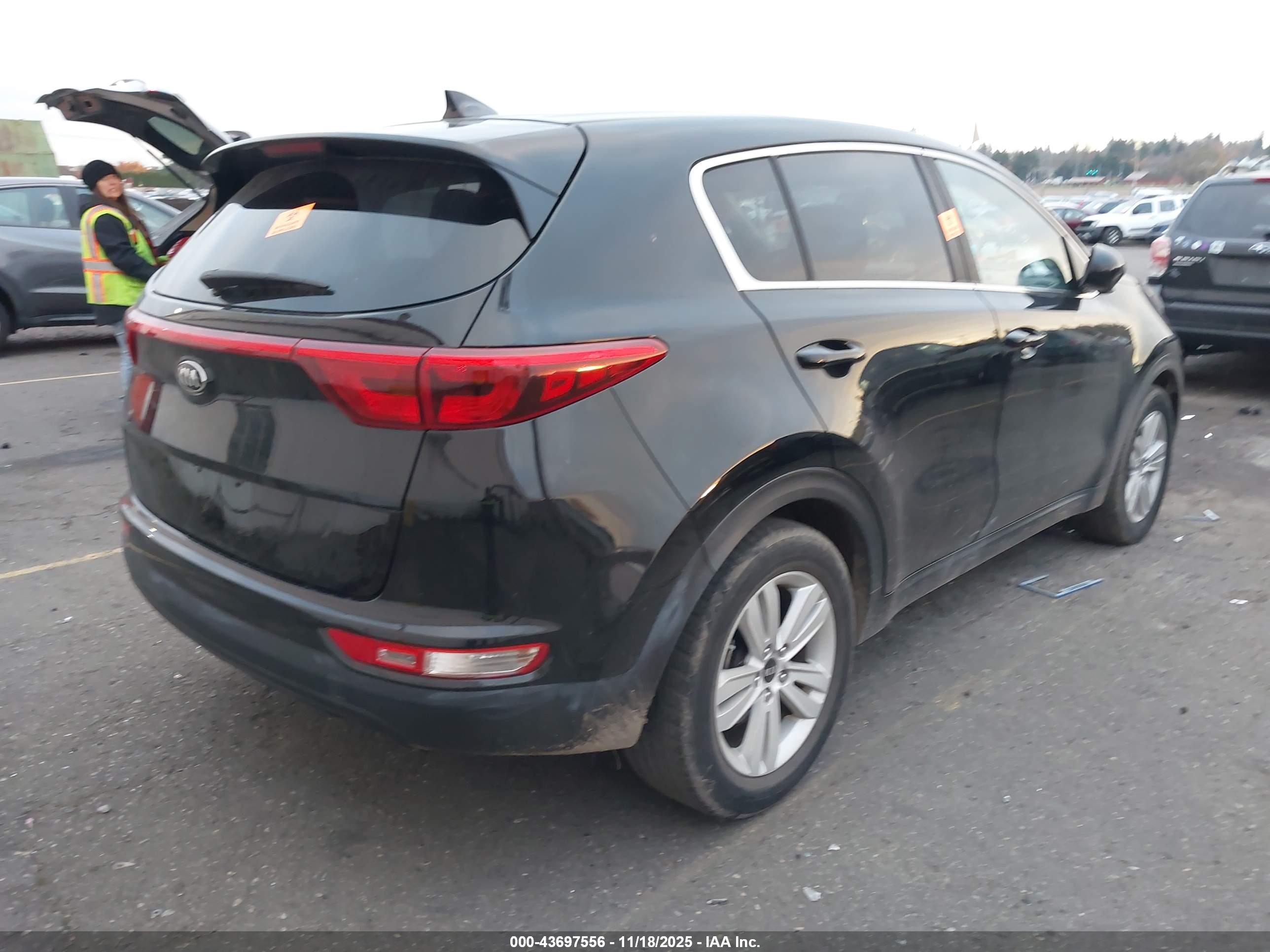 KIA SPORTAGE image 4