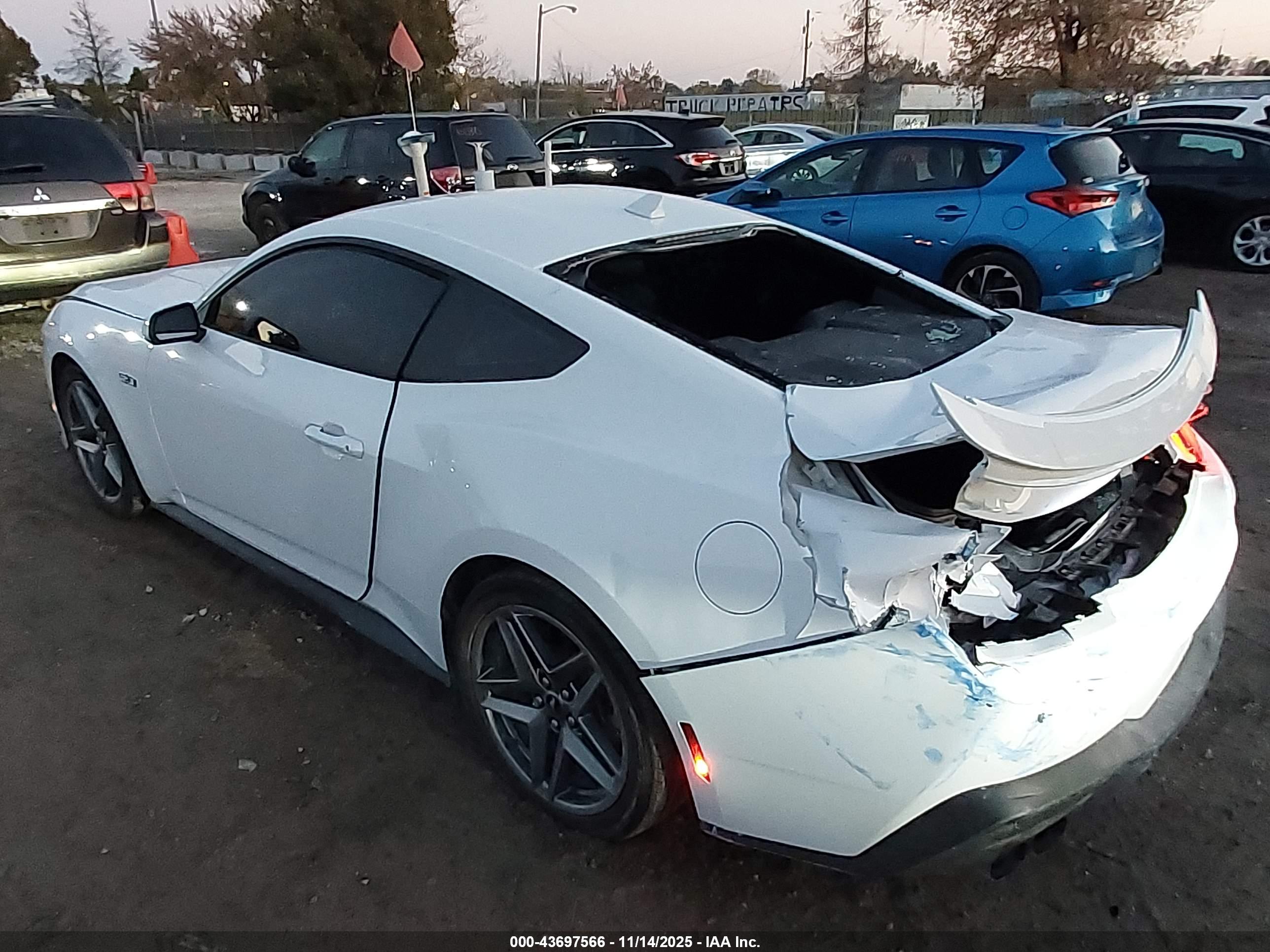 FORD MUSTANG image 3