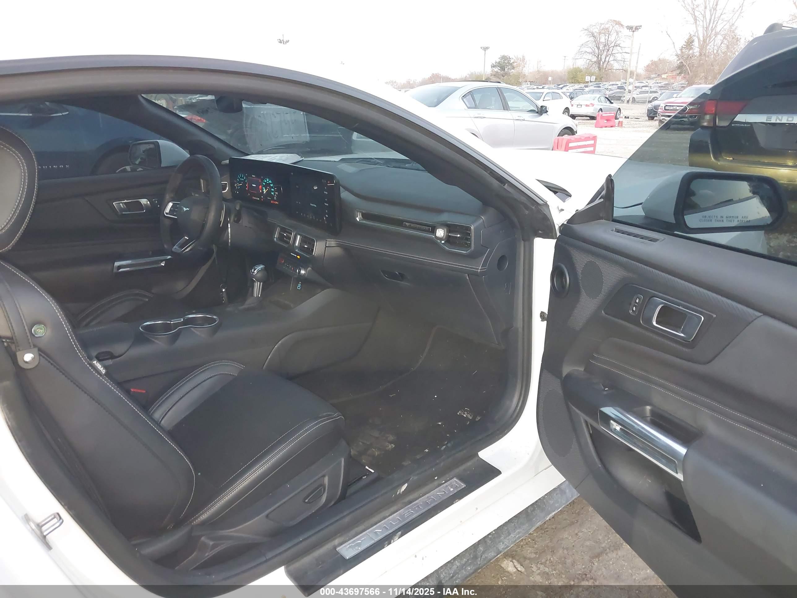 FORD MUSTANG image 5