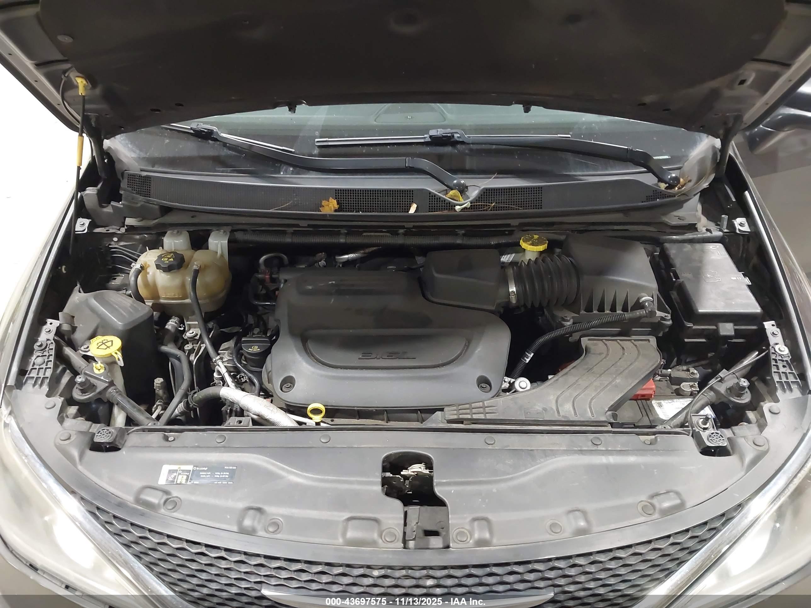 CHRYSLER PACIFICA image 10