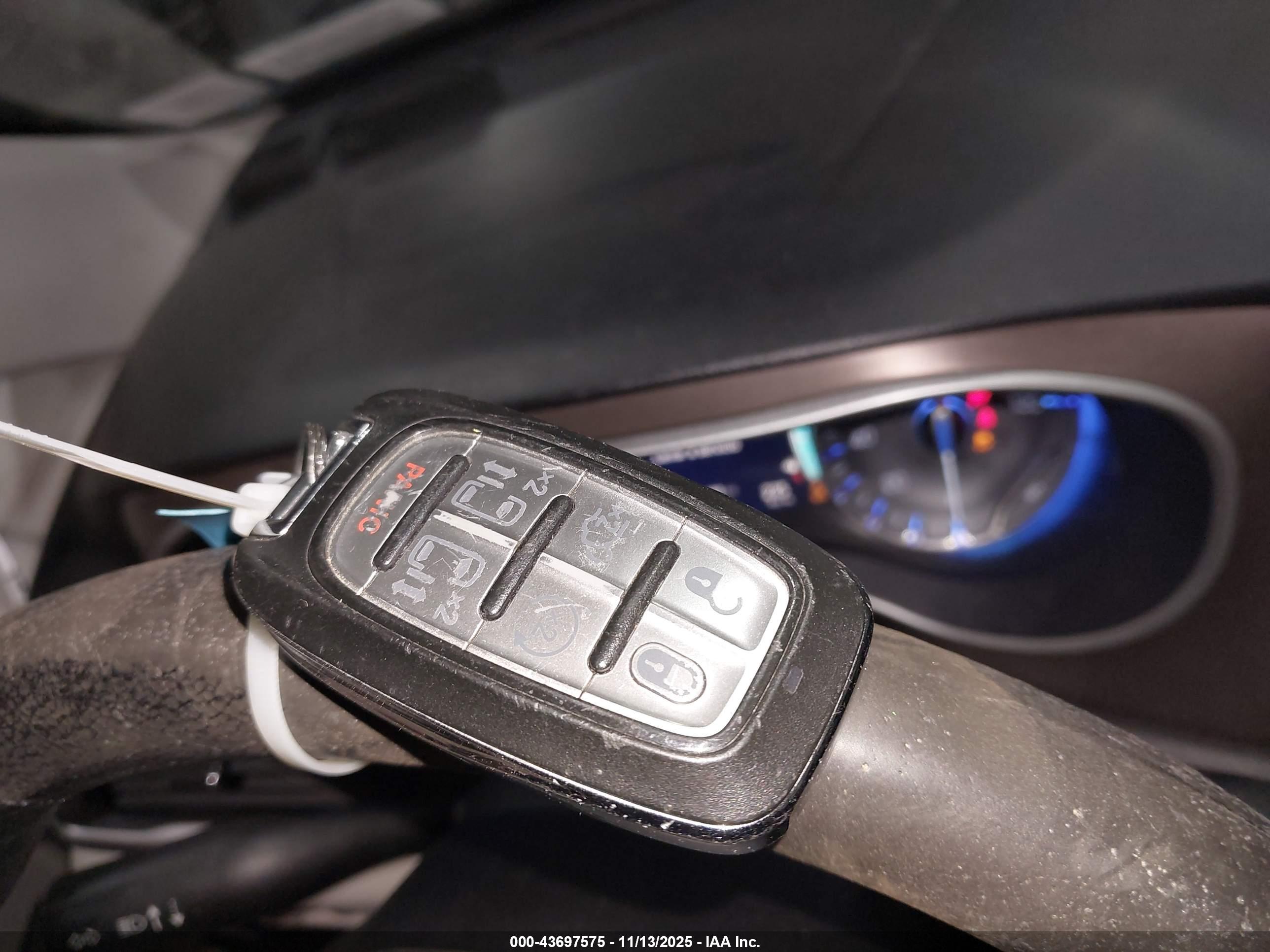 CHRYSLER PACIFICA image 11
