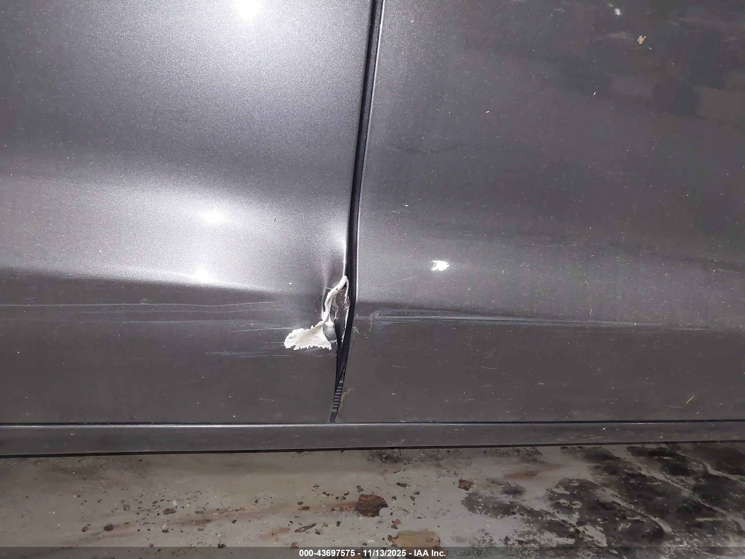 CHRYSLER PACIFICA image 6