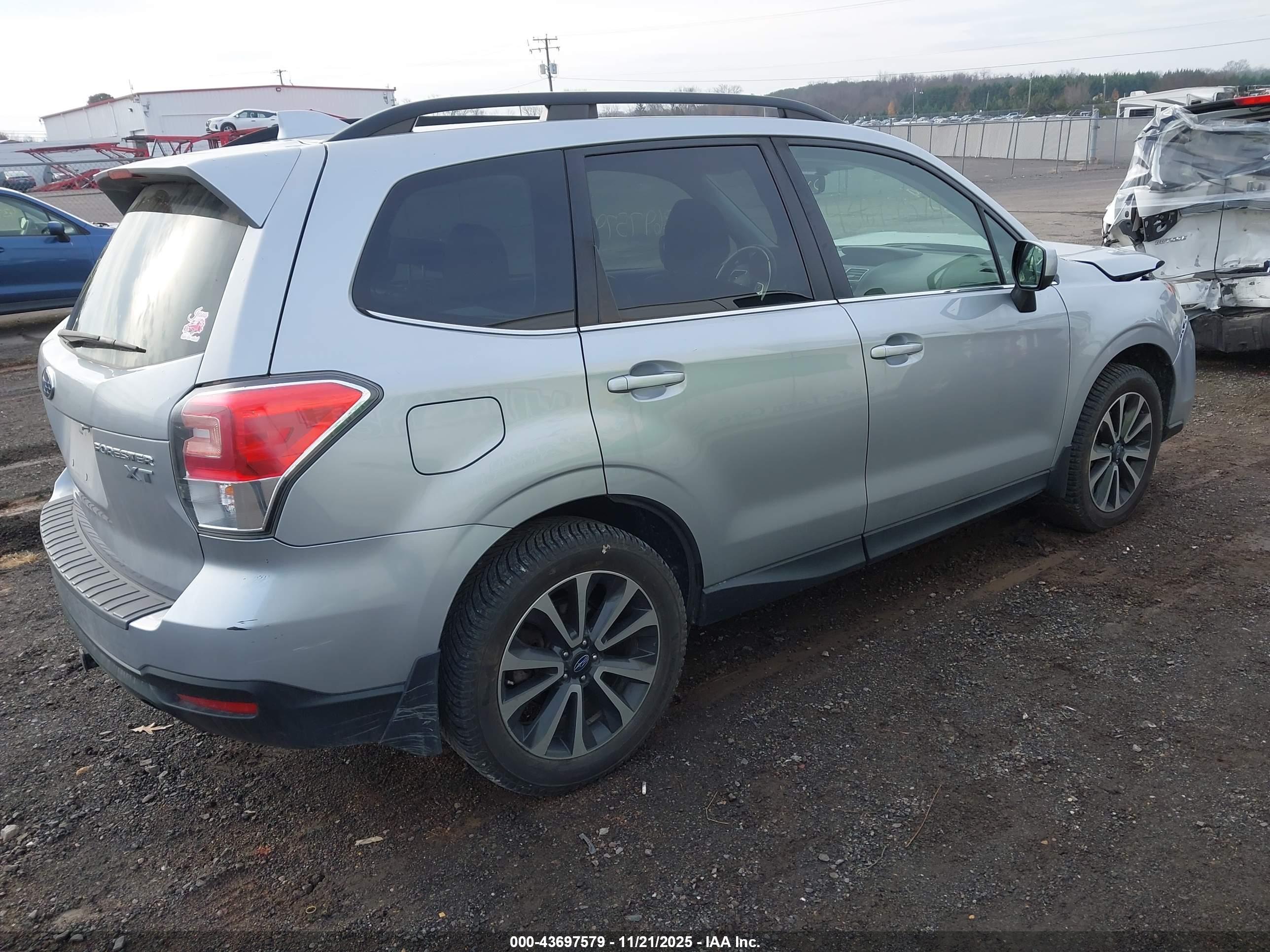 SUBARU FORESTER image 4
