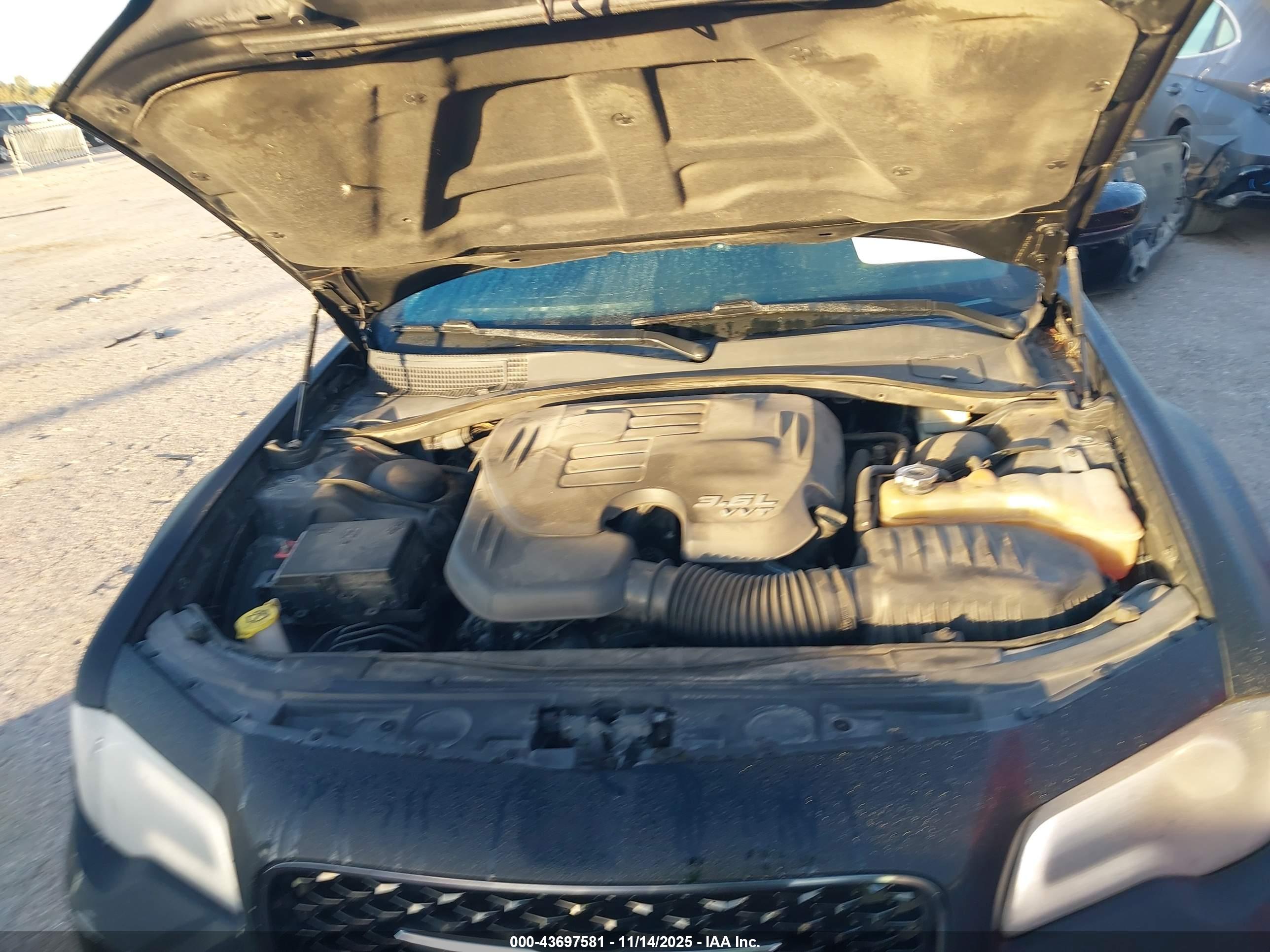 CHRYSLER 300 image 10