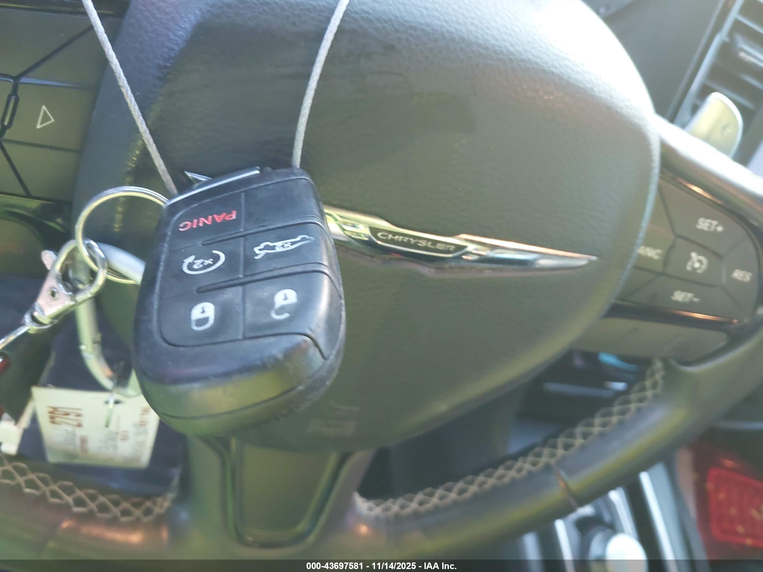 CHRYSLER 300 image 11