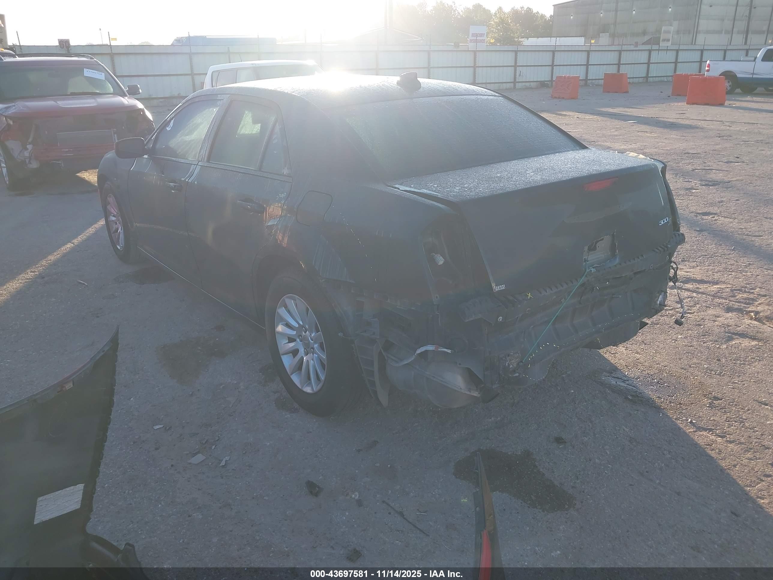 CHRYSLER 300 image 3