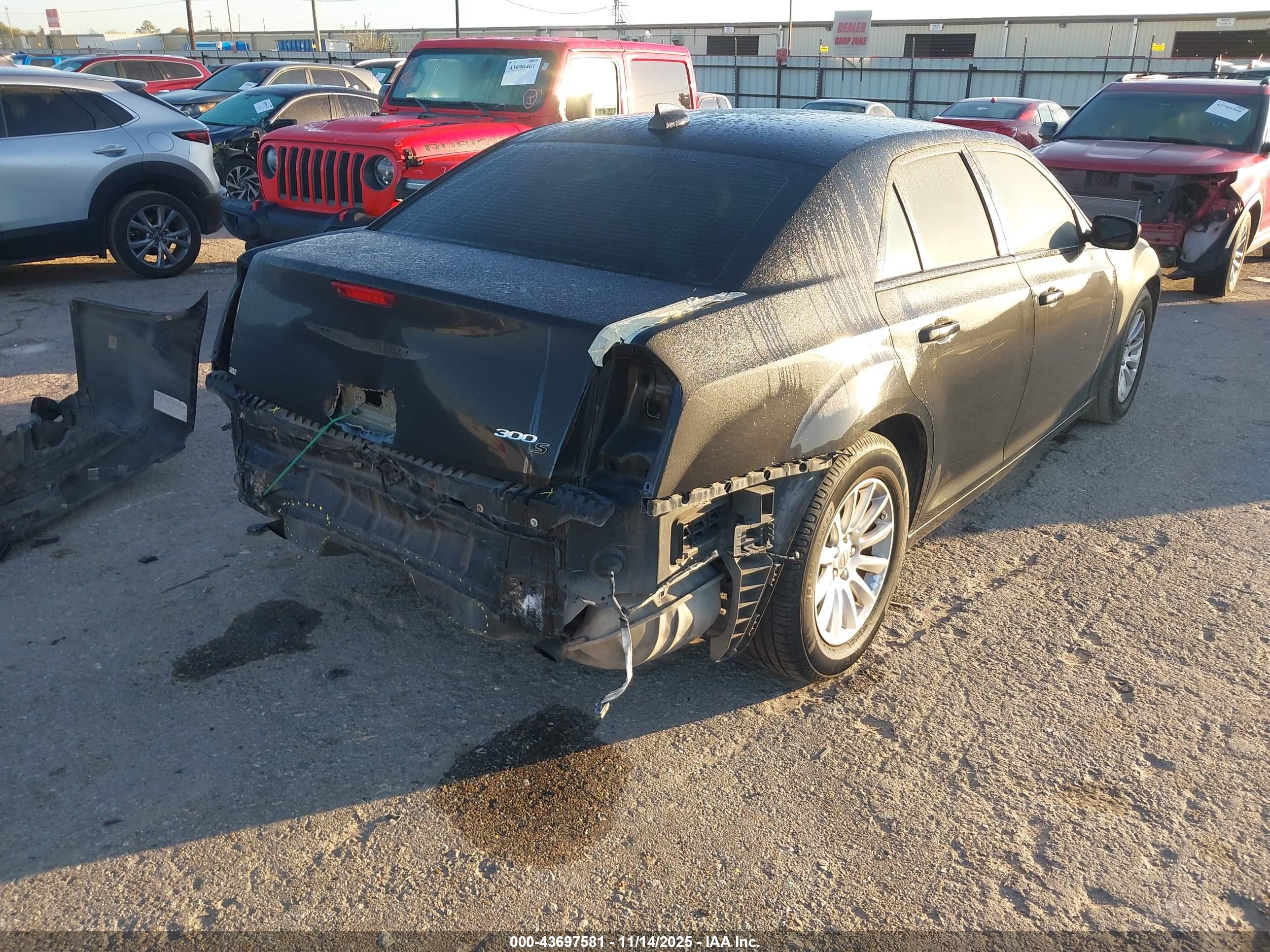 CHRYSLER 300 image 4