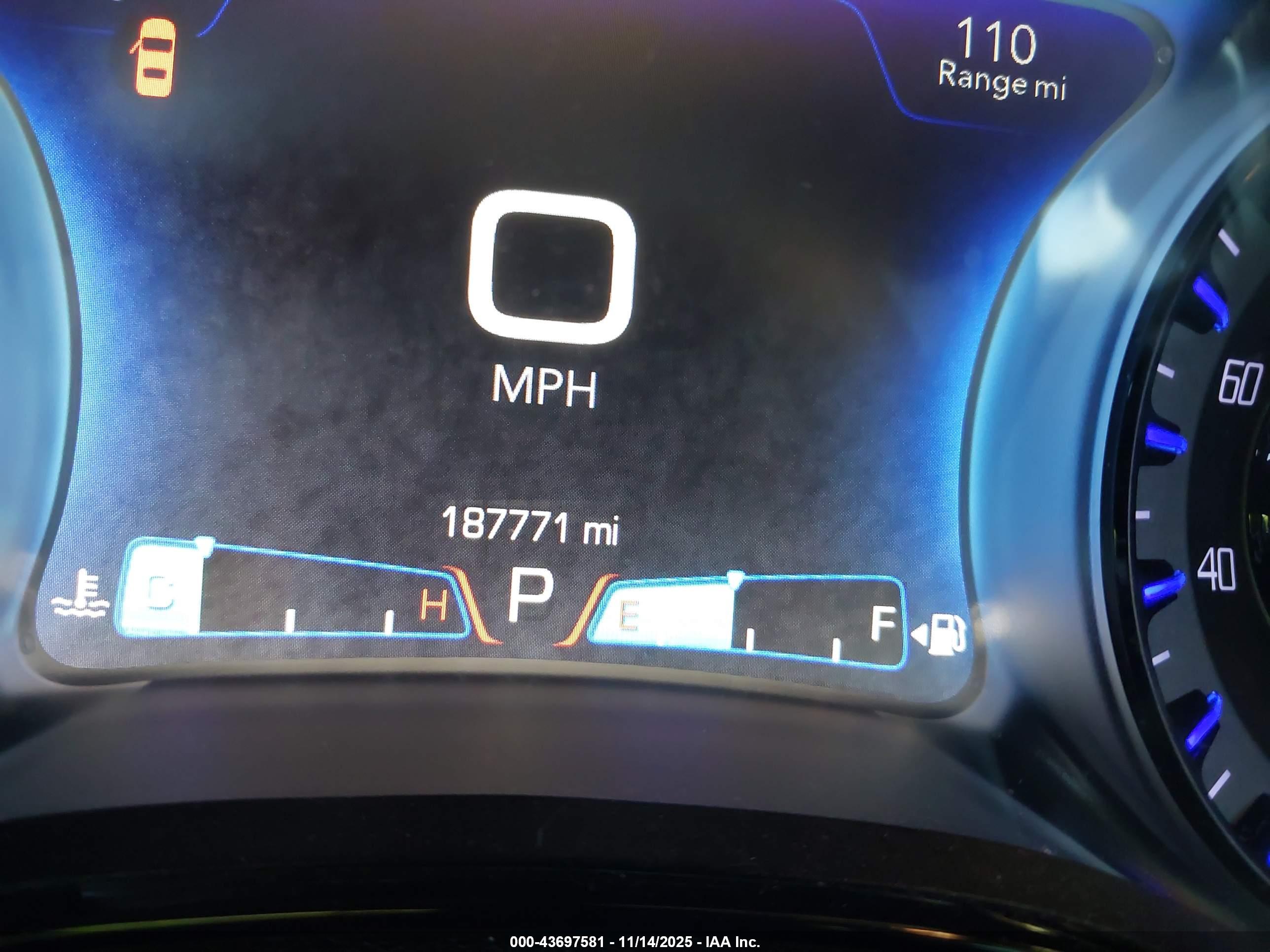 CHRYSLER 300 image 7