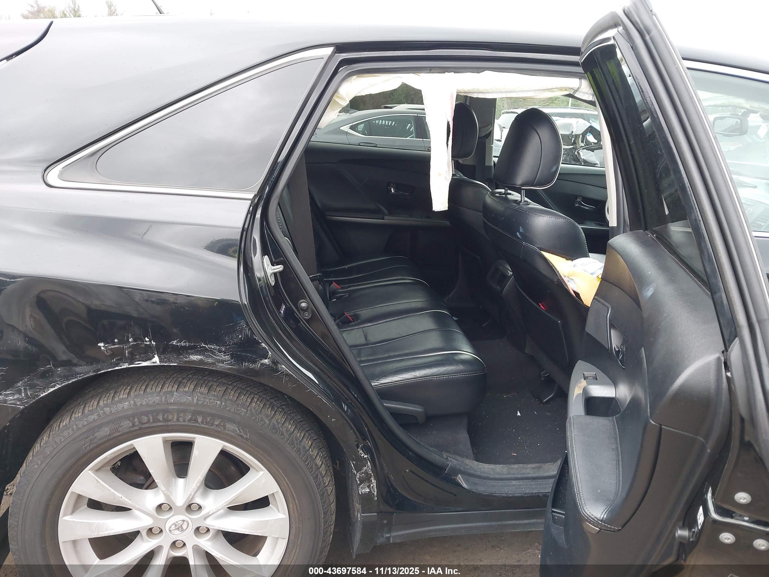 TOYOTA VENZA image 8