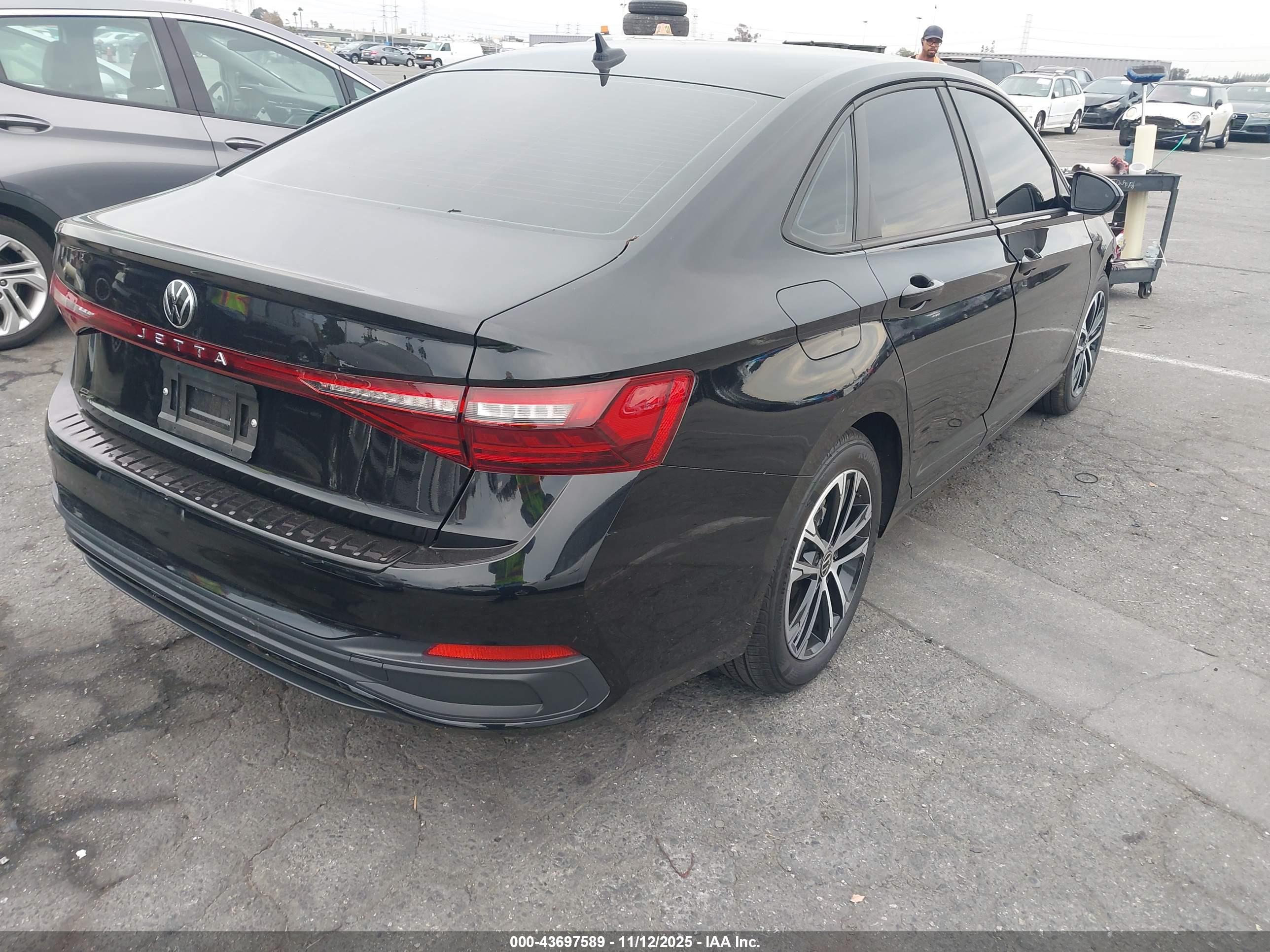 VOLKSWAGEN JETTA image 4