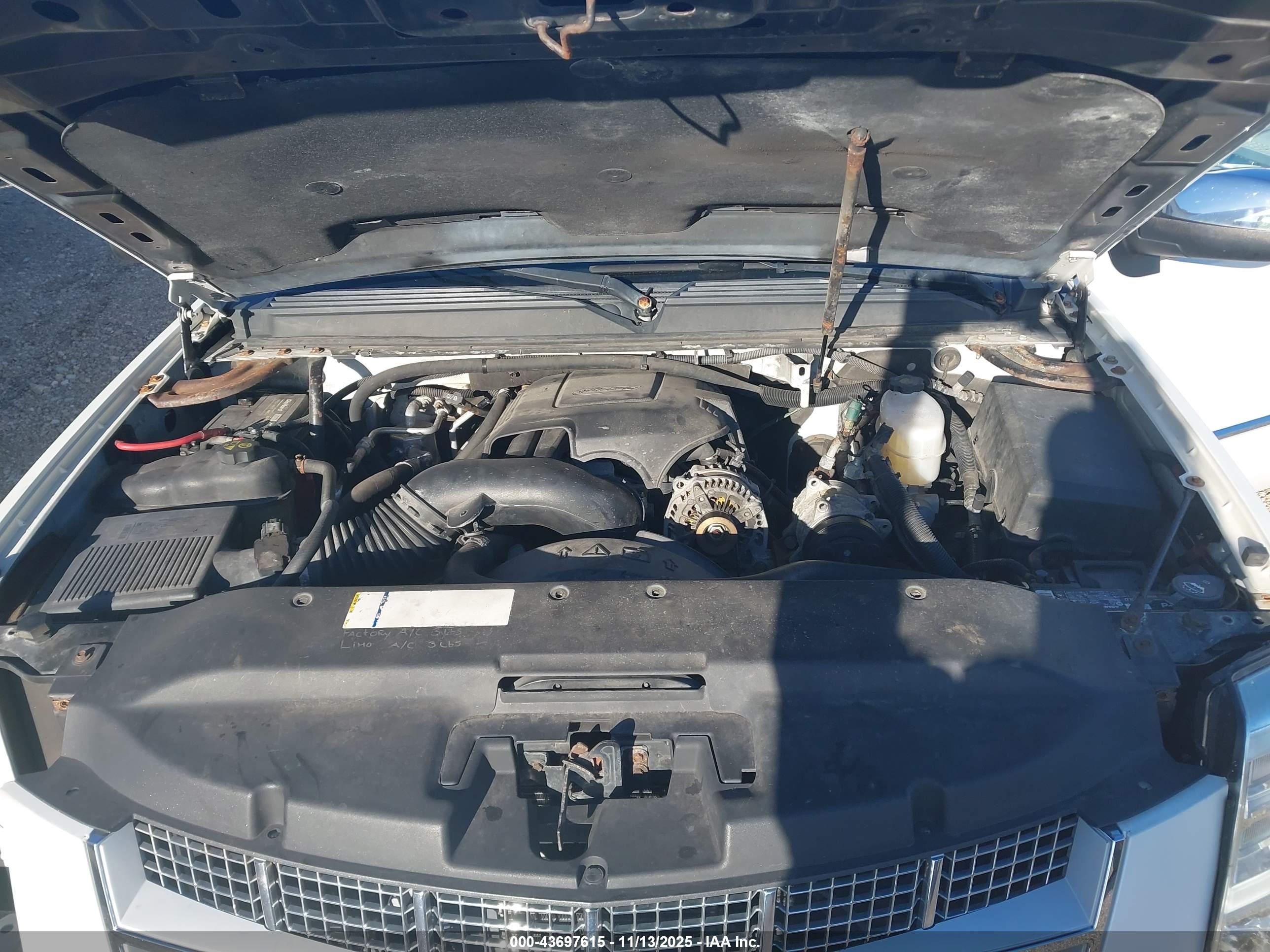 CHEVROLET SUBURBAN image 10
