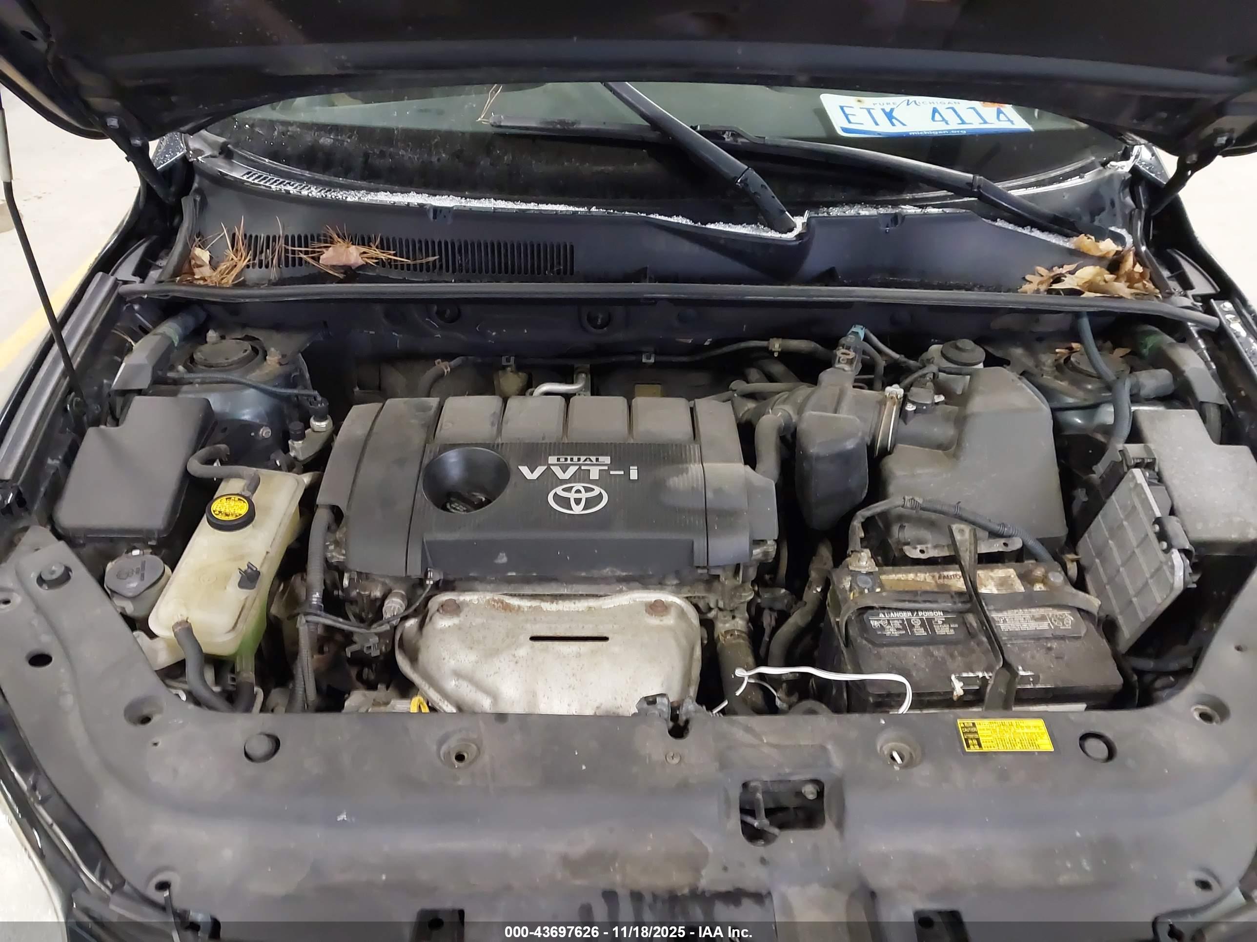 TOYOTA RAV4 image 10