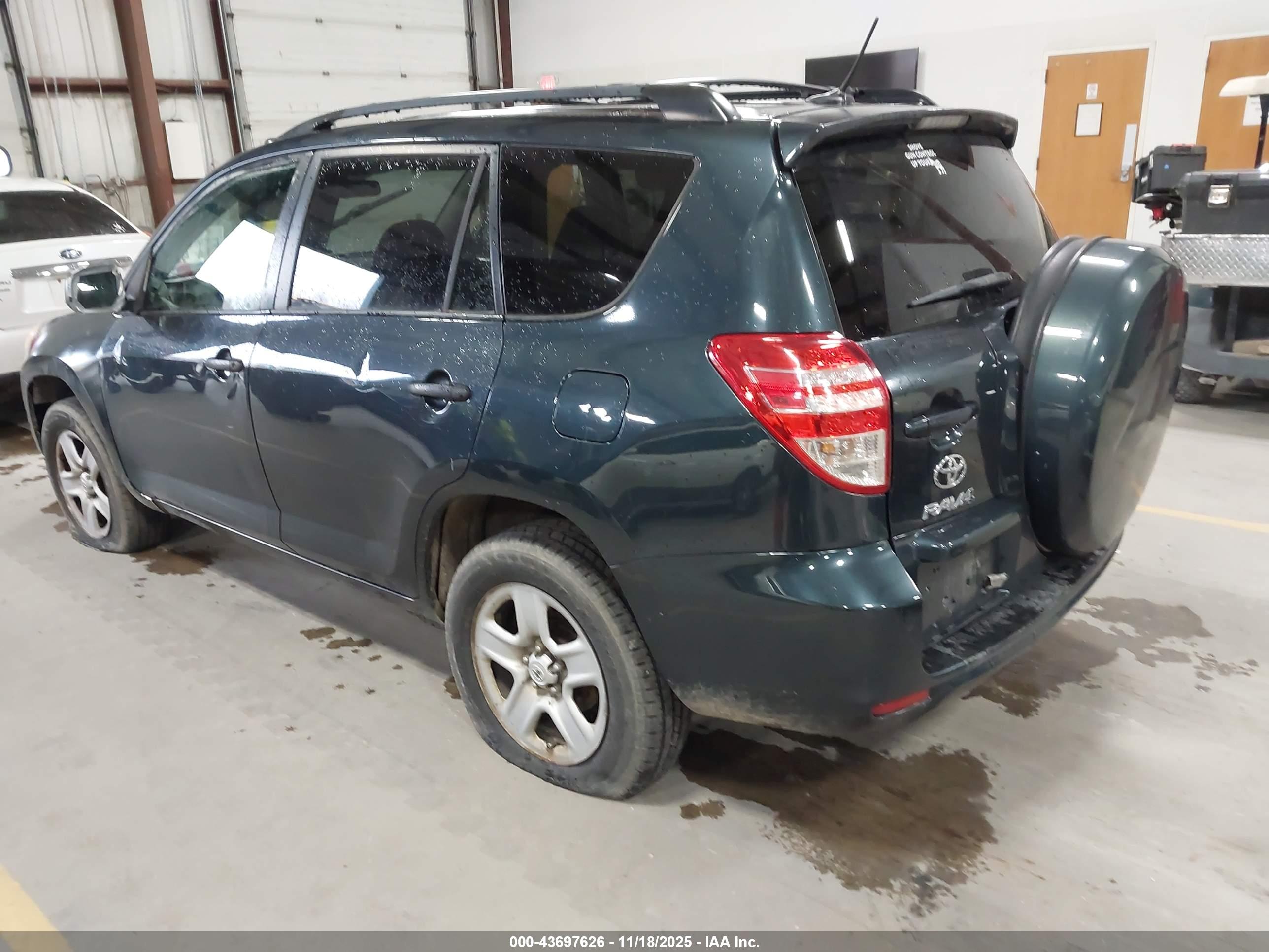 TOYOTA RAV4 image 3
