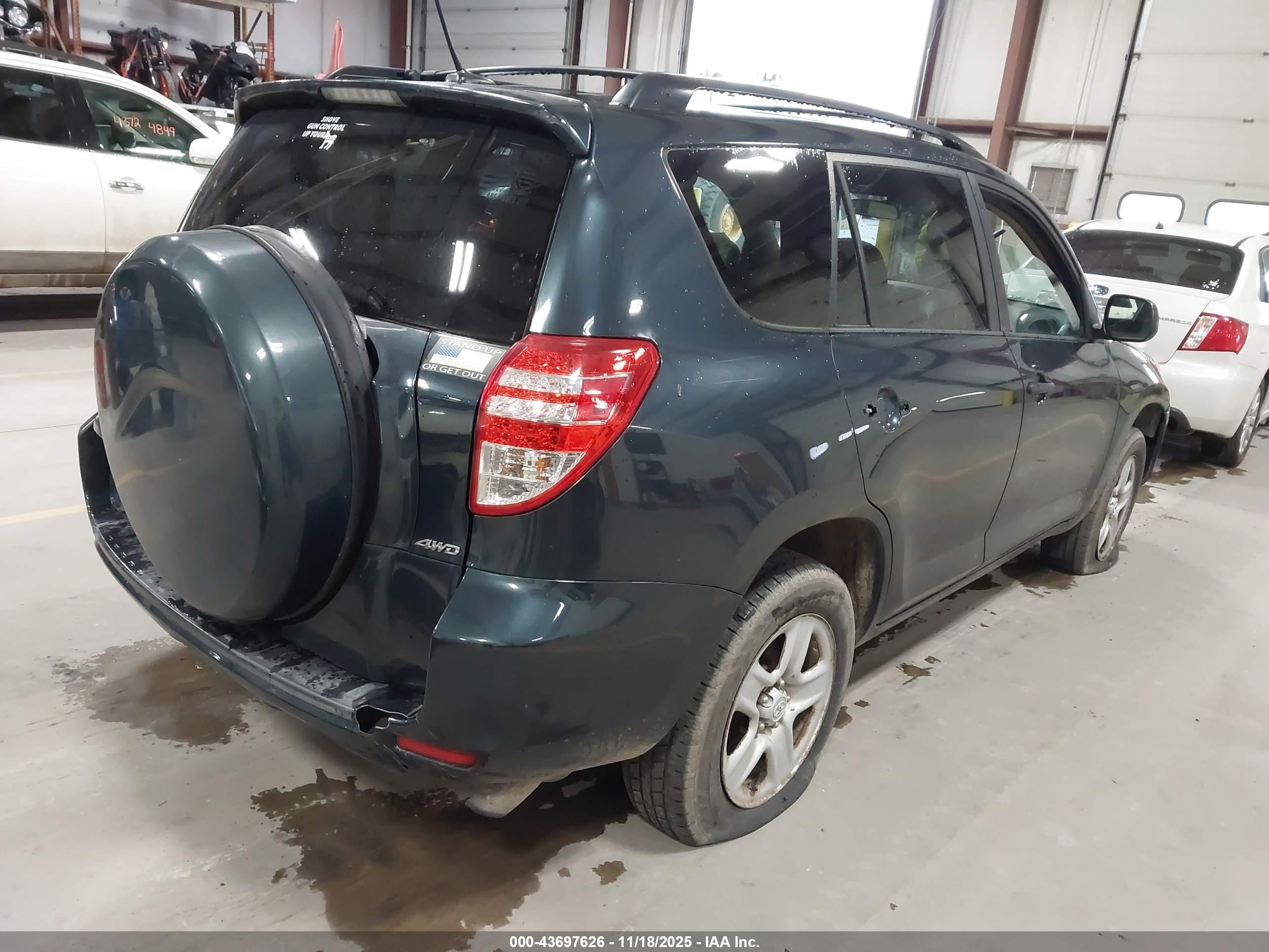 TOYOTA RAV4 image 4