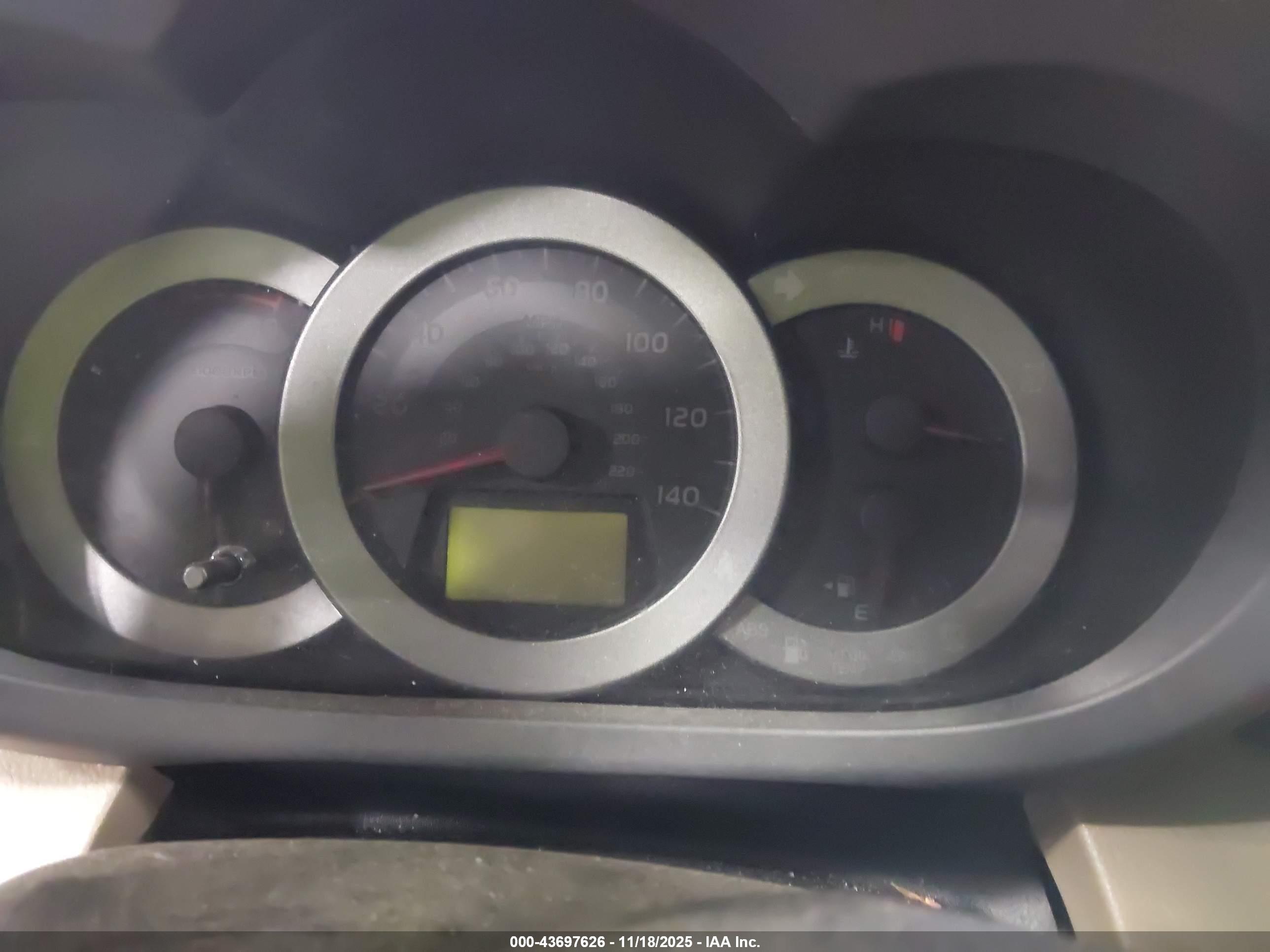TOYOTA RAV4 image 7