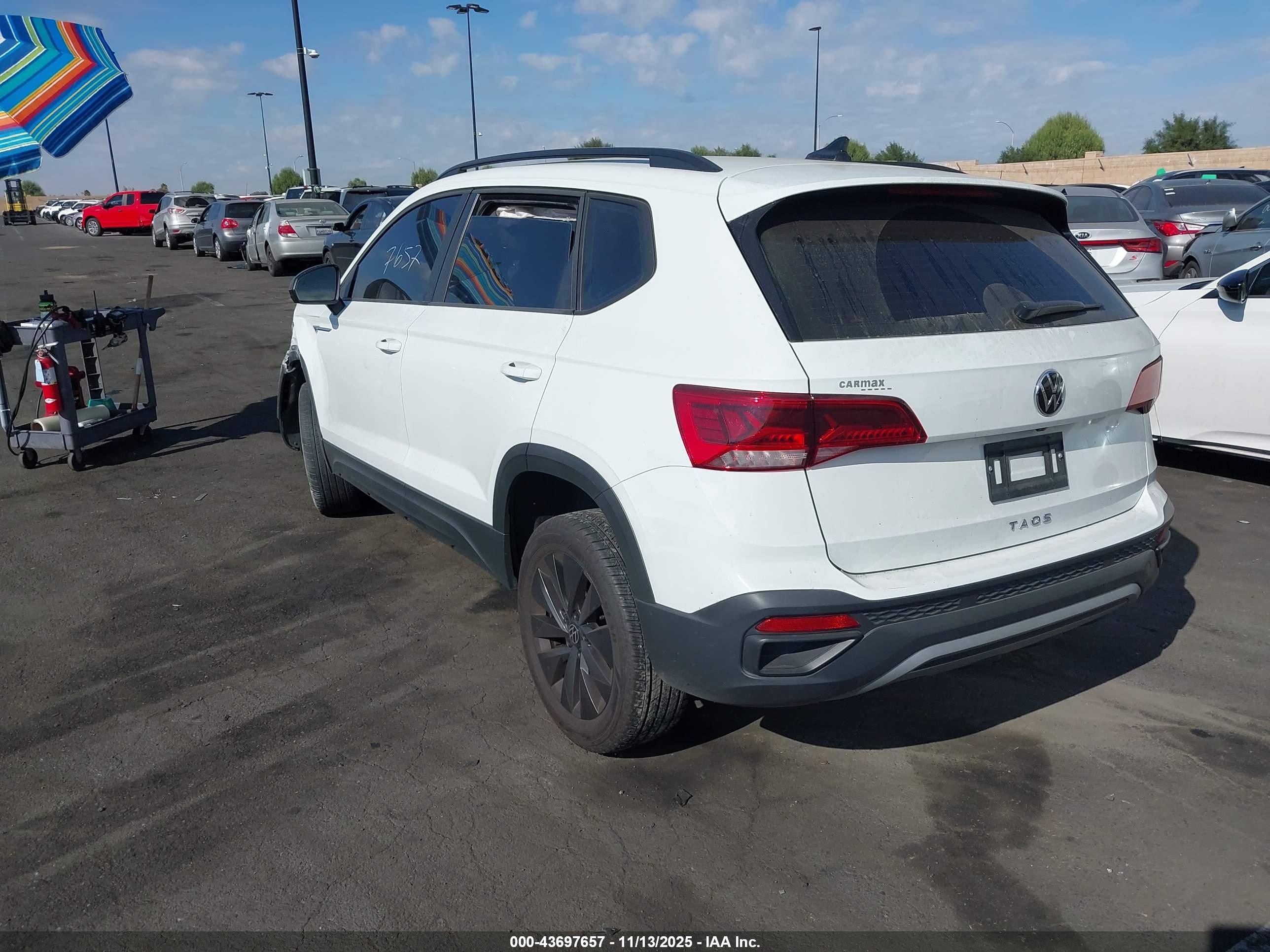 VOLKSWAGEN TAOS image 3