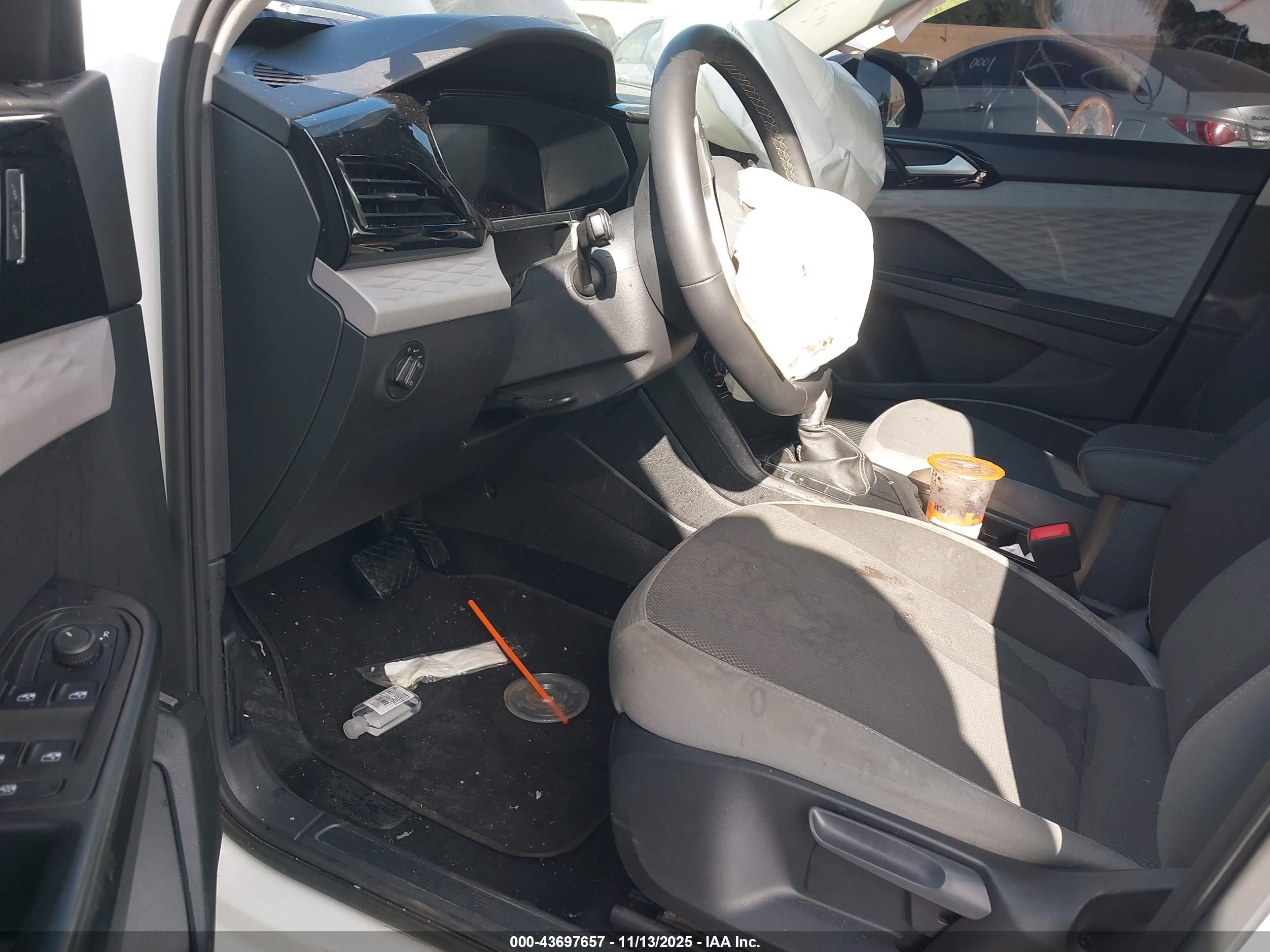 VOLKSWAGEN TAOS image 5