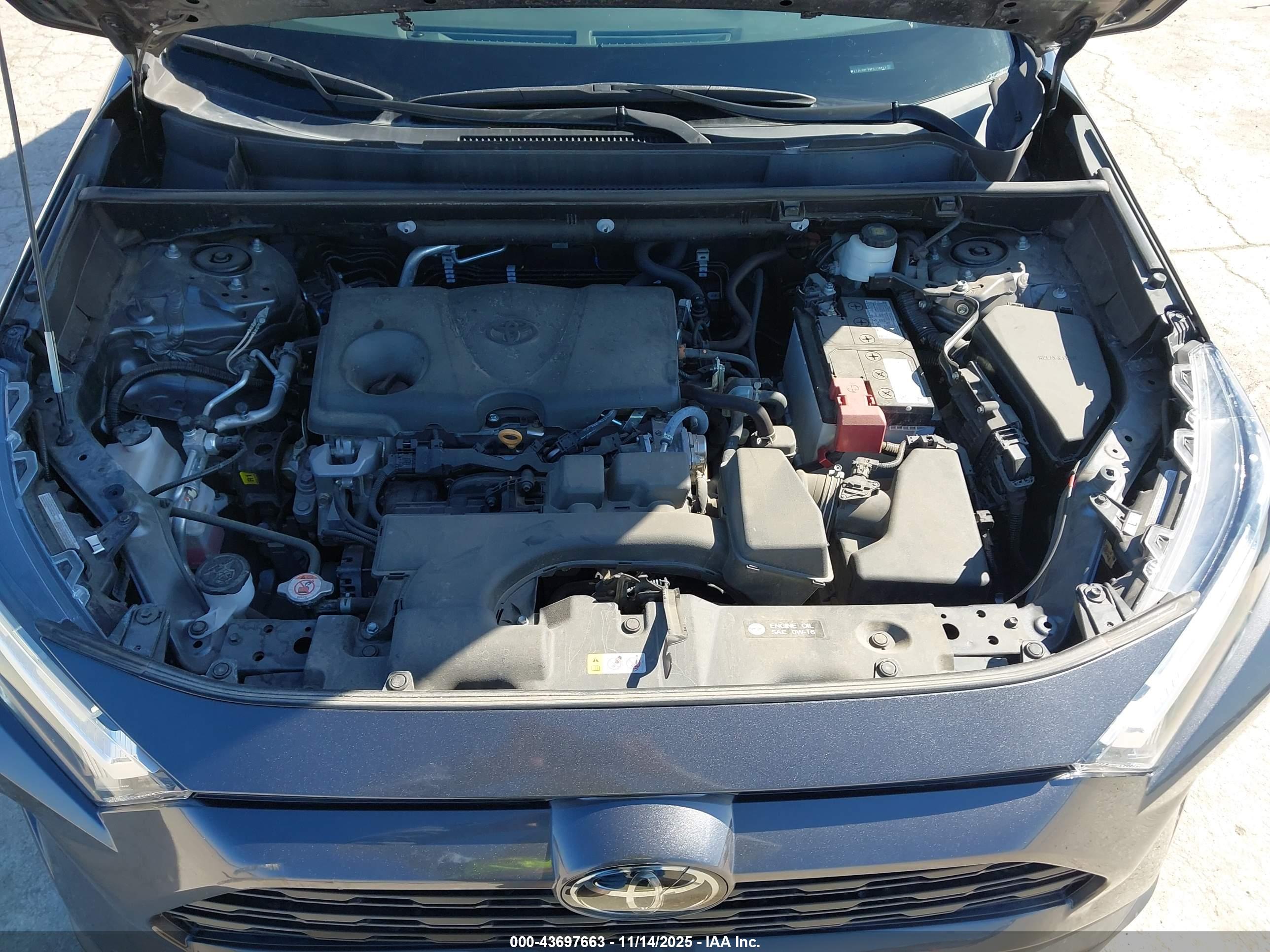 TOYOTA RAV4 image 10