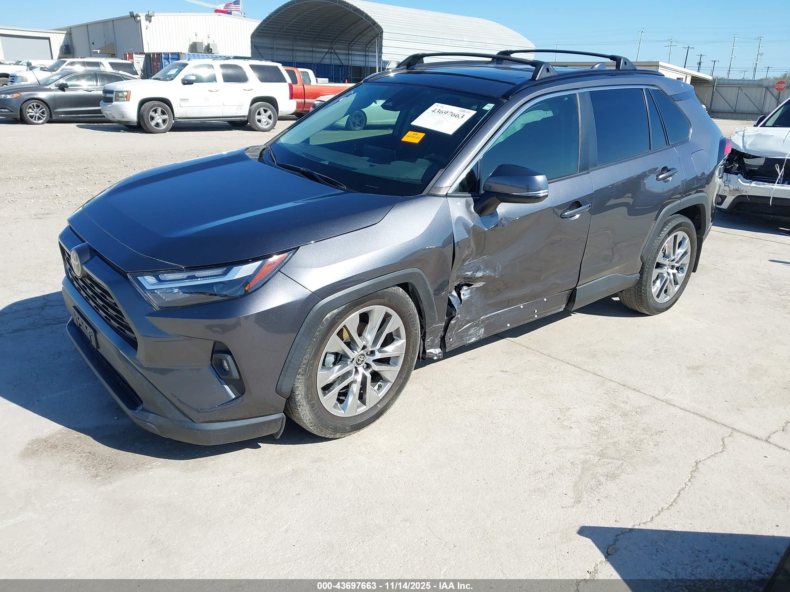 TOYOTA RAV4 image 2