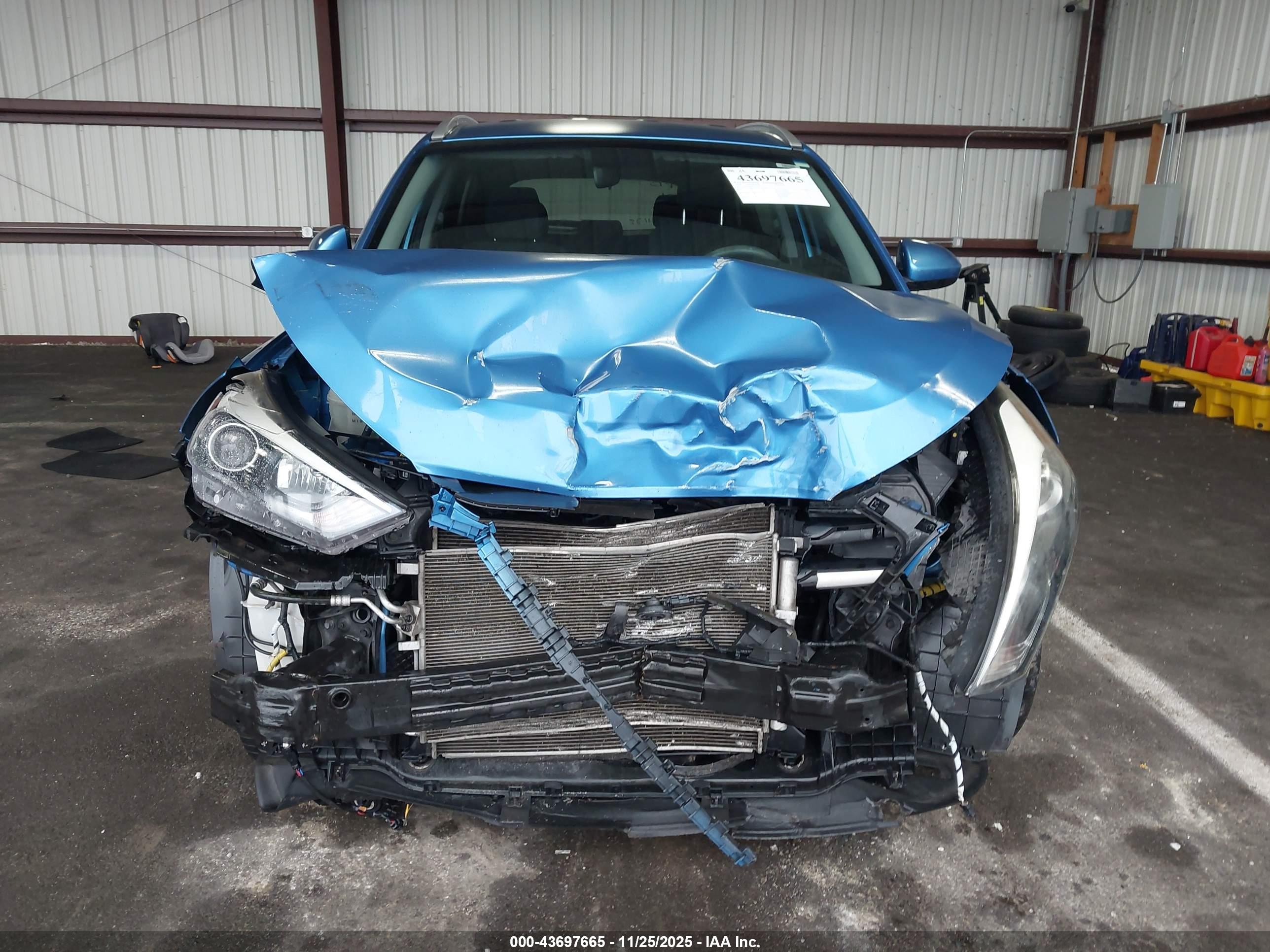 HYUNDAI TUCSON image 6