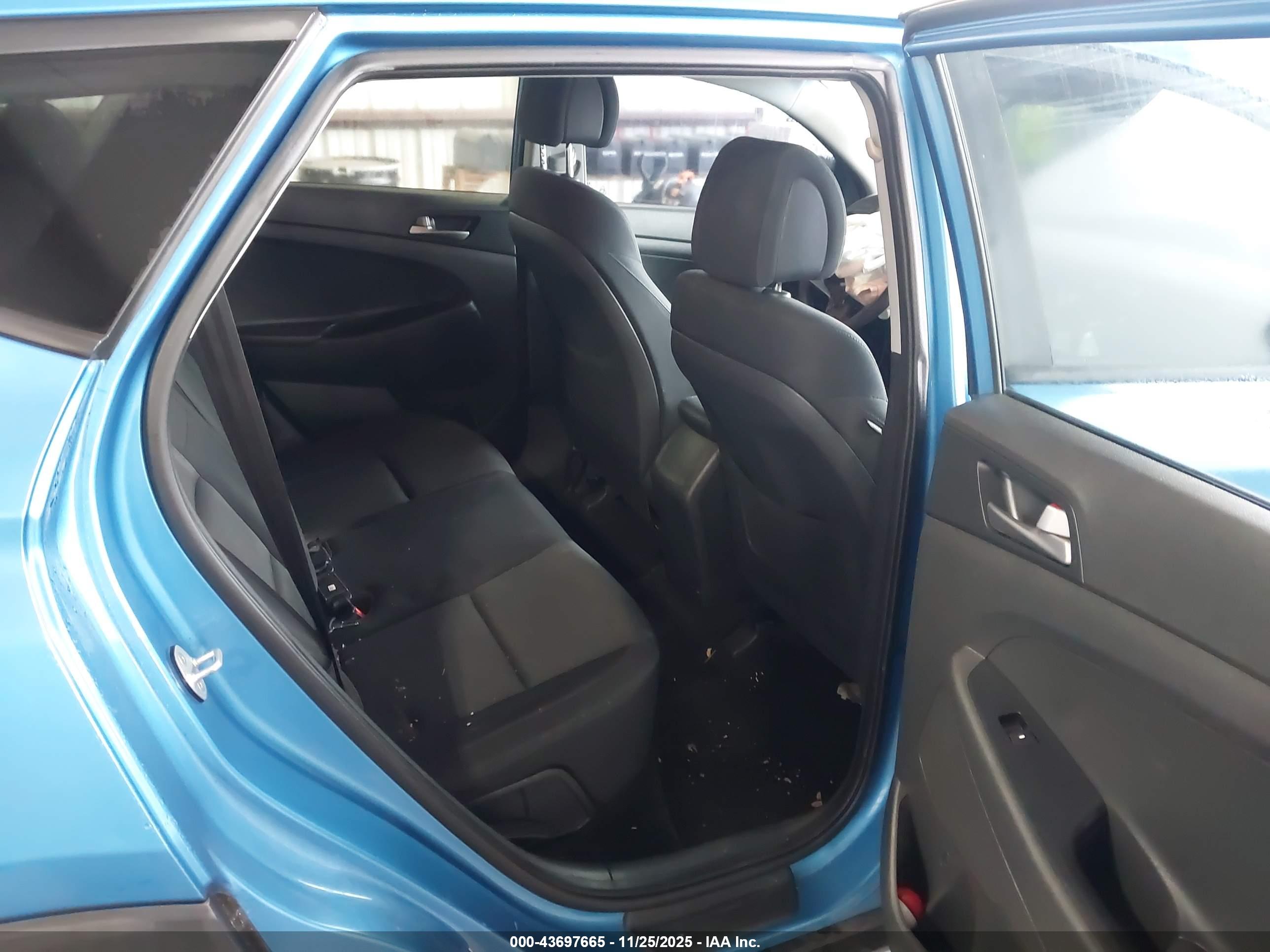 HYUNDAI TUCSON image 8