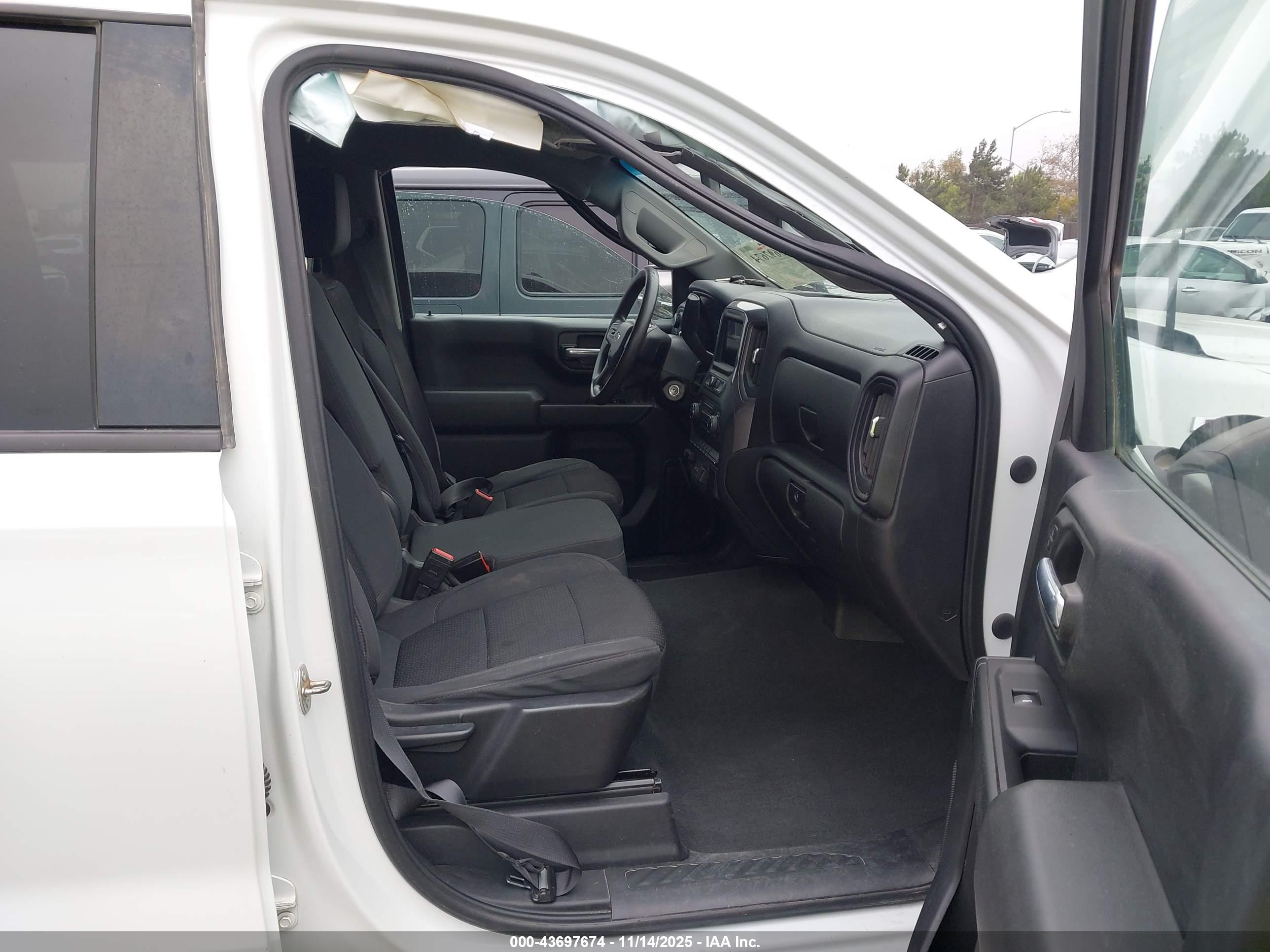 CHEVROLET SILVERADO image 5