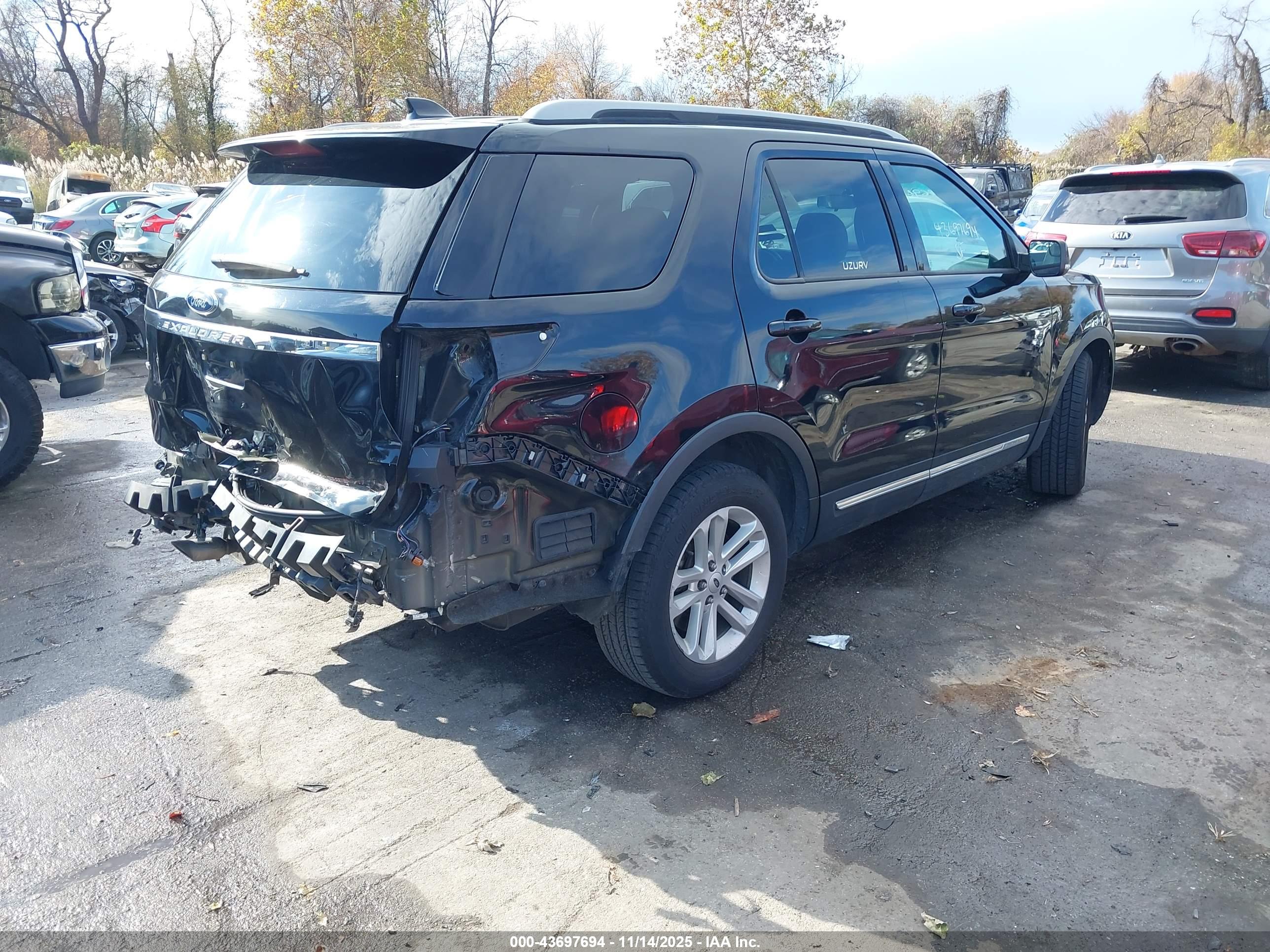 FORD EXPLORER image 4
