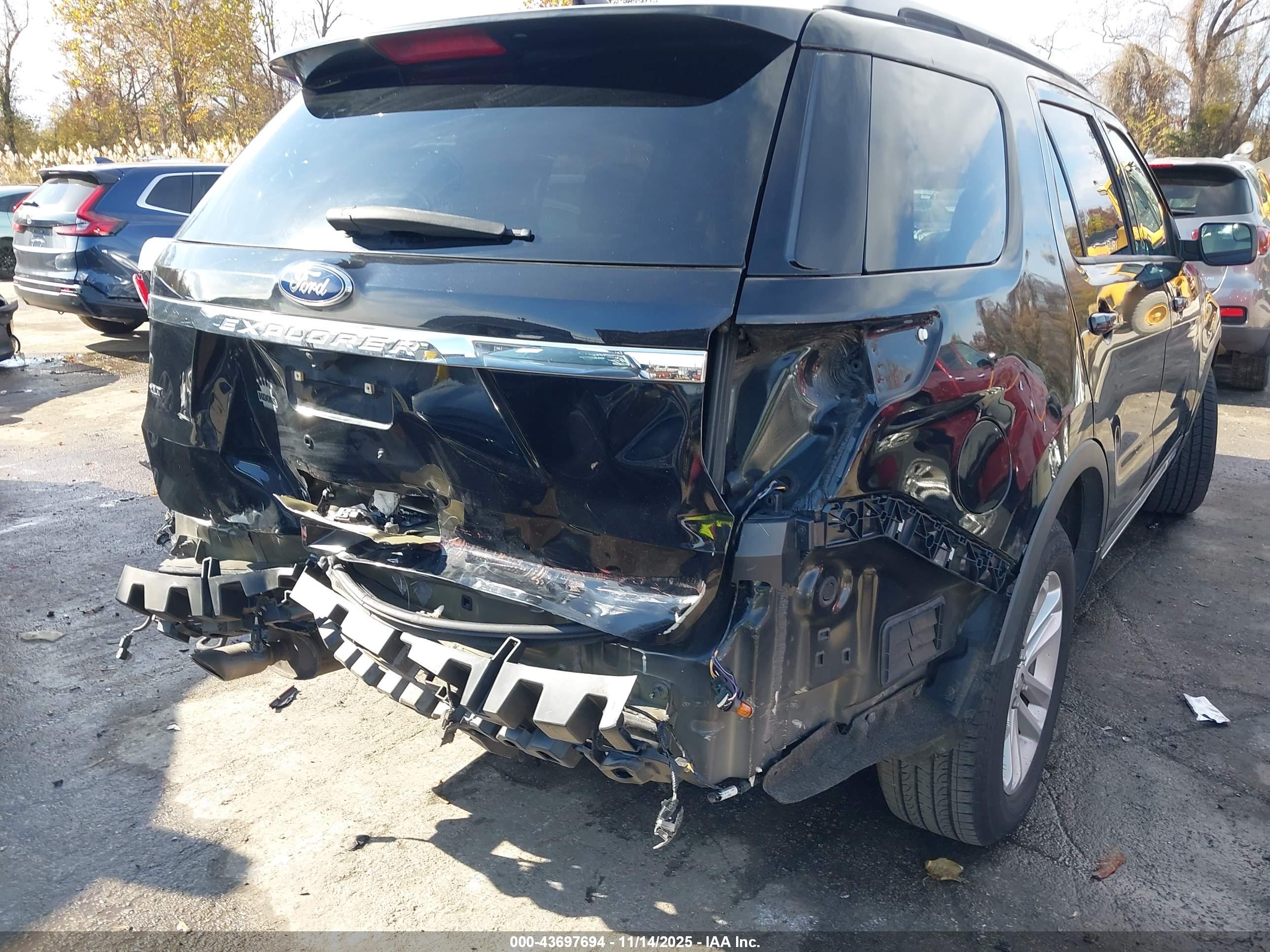 FORD EXPLORER image 6