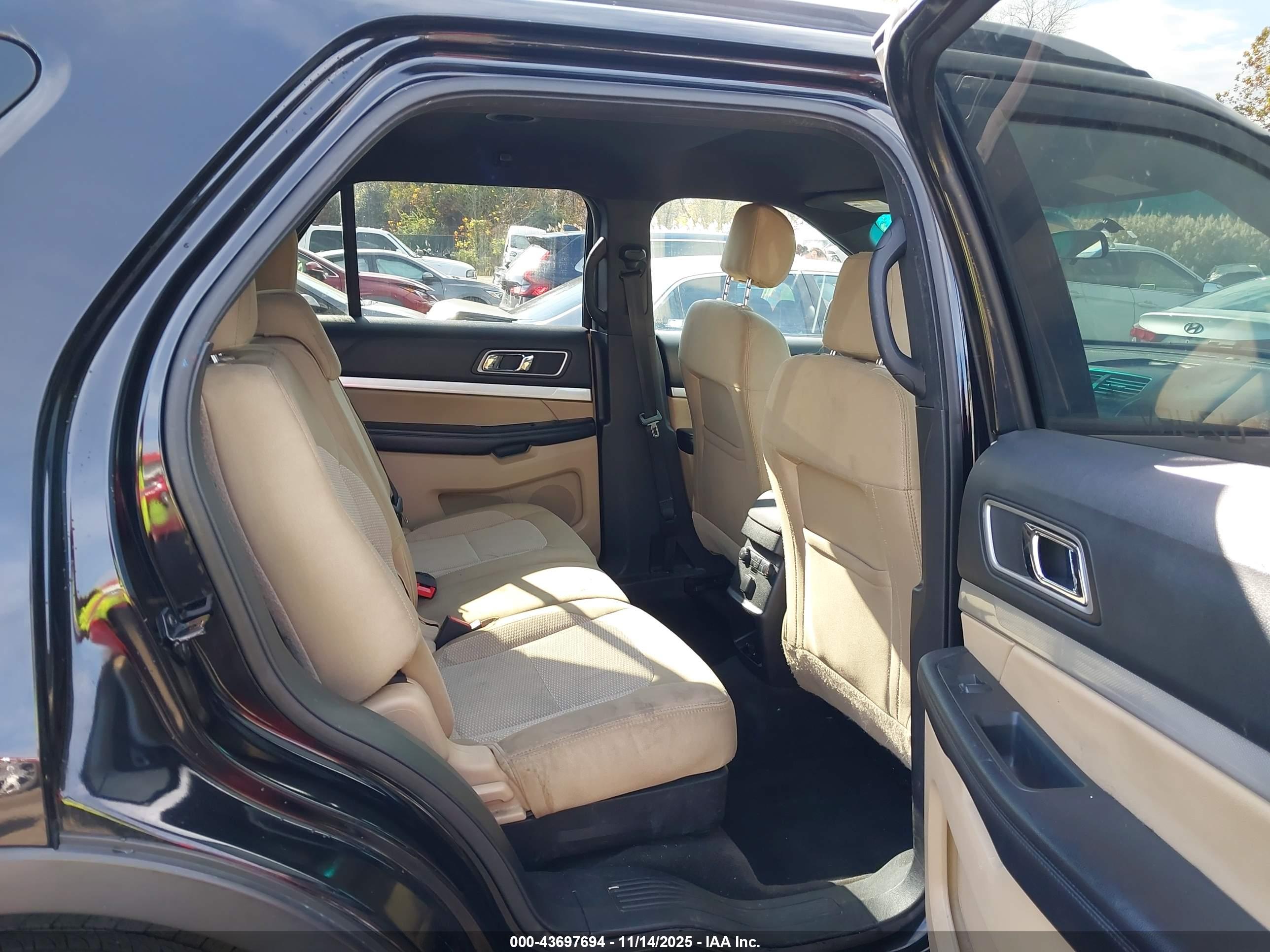 FORD EXPLORER image 8
