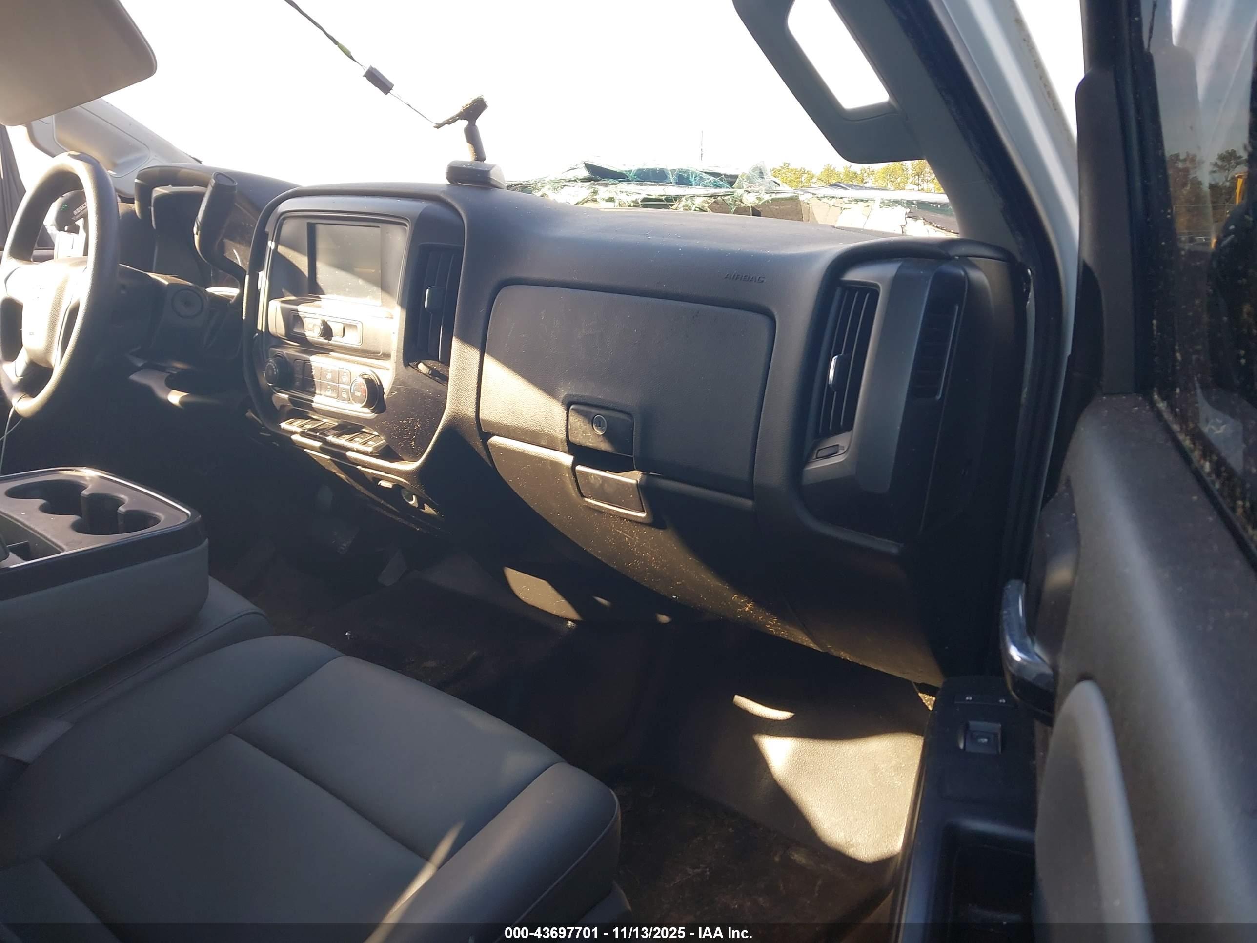 CHEVROLET SILVERADO image 5