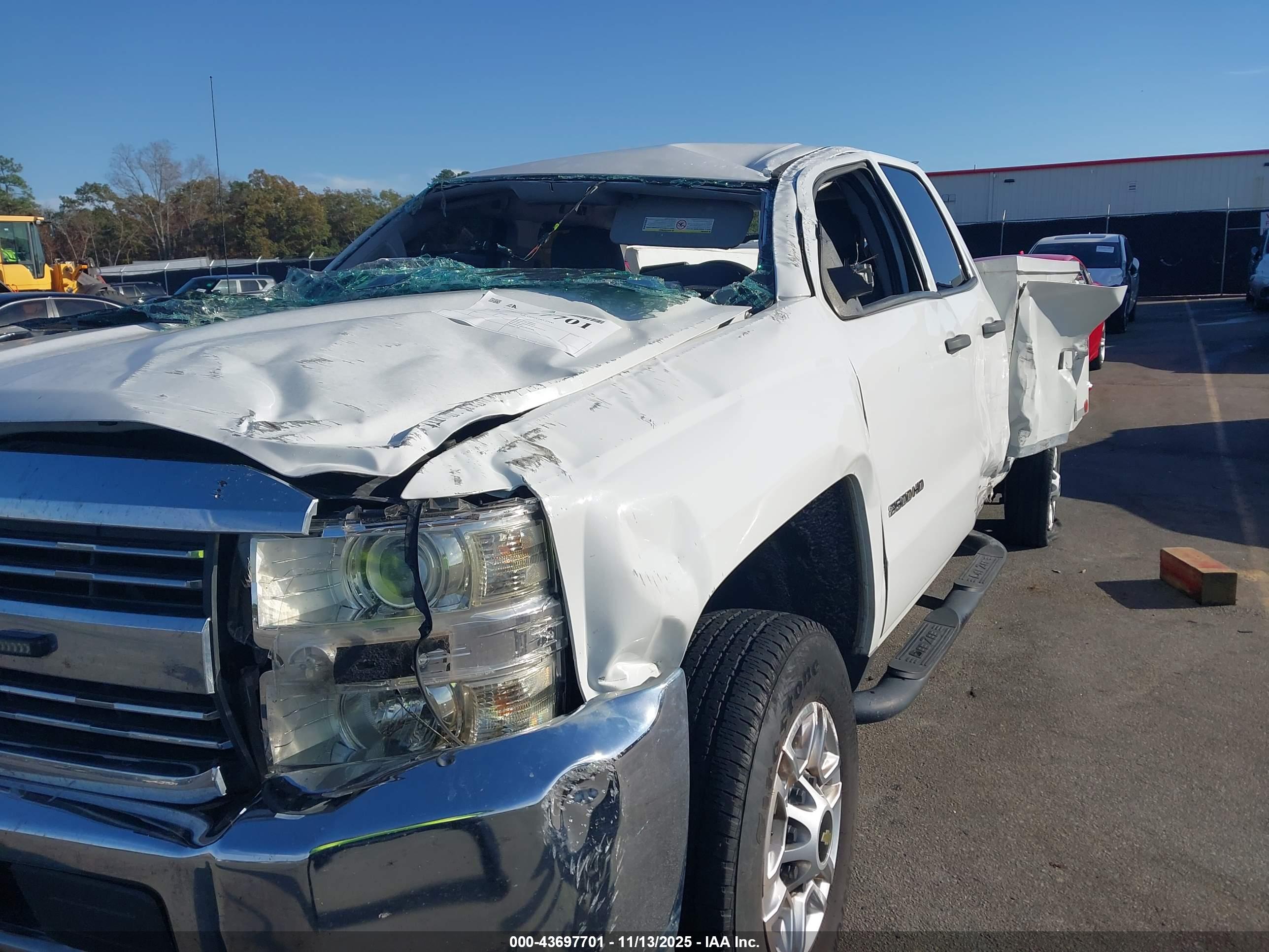 CHEVROLET SILVERADO image 6