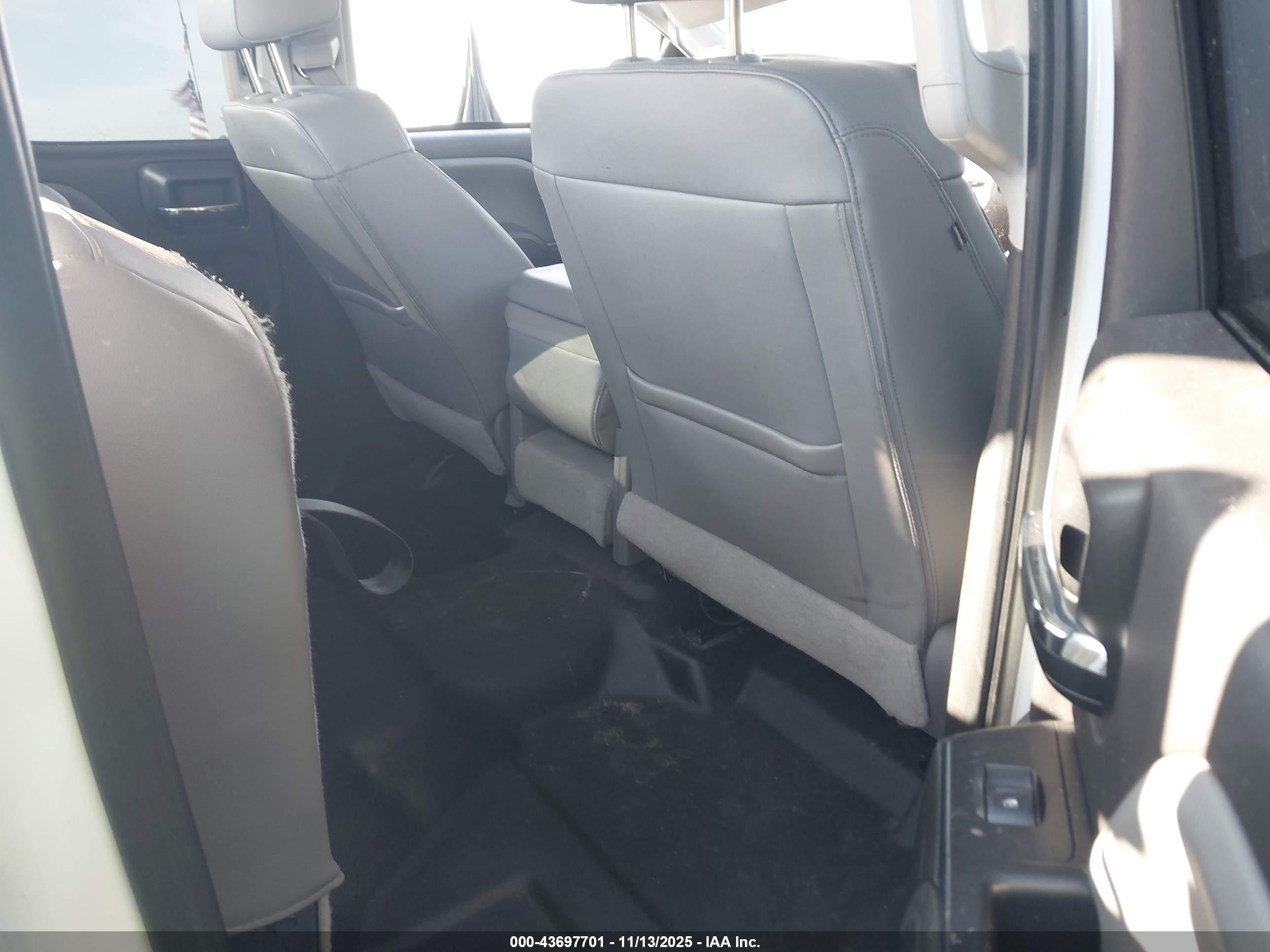 CHEVROLET SILVERADO image 8