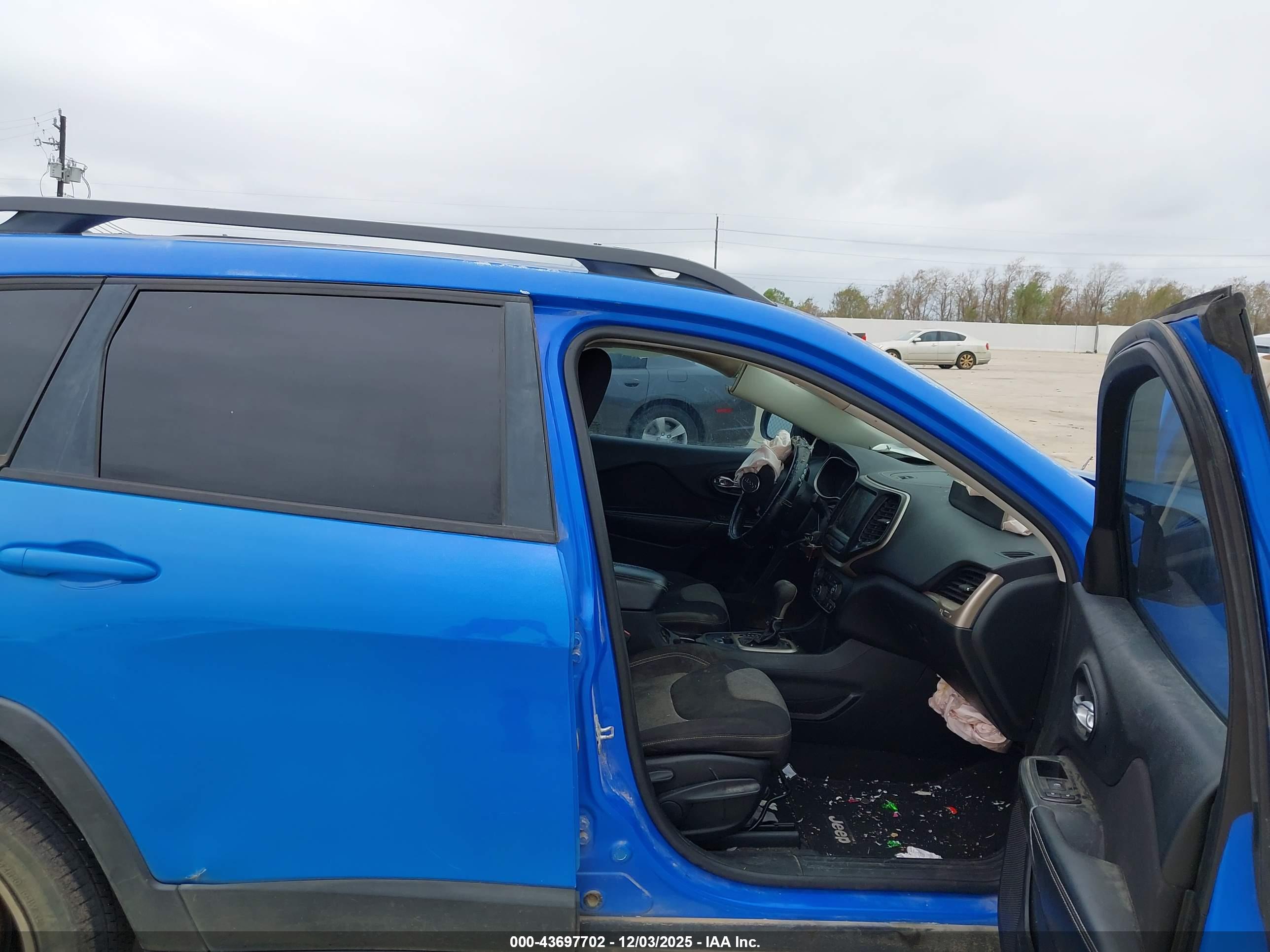 JEEP CHEROKEE image 5