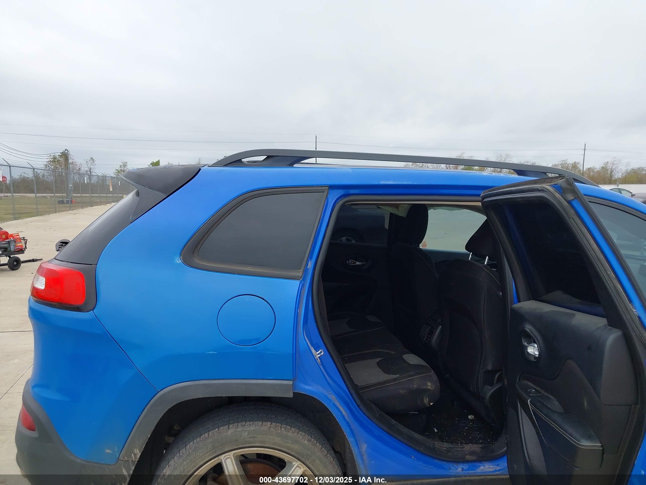 JEEP CHEROKEE image 8