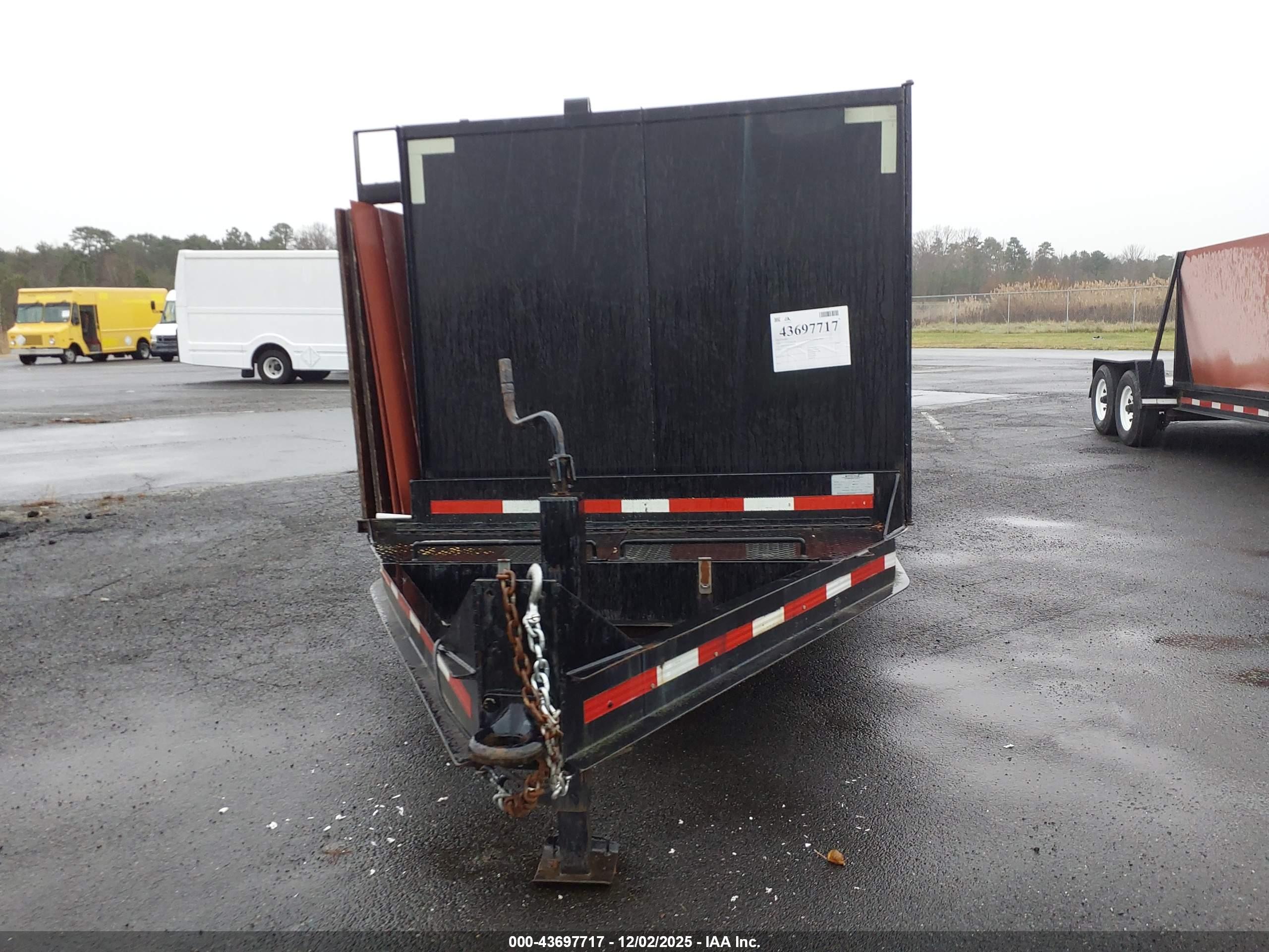 TRAILER 6 image 6