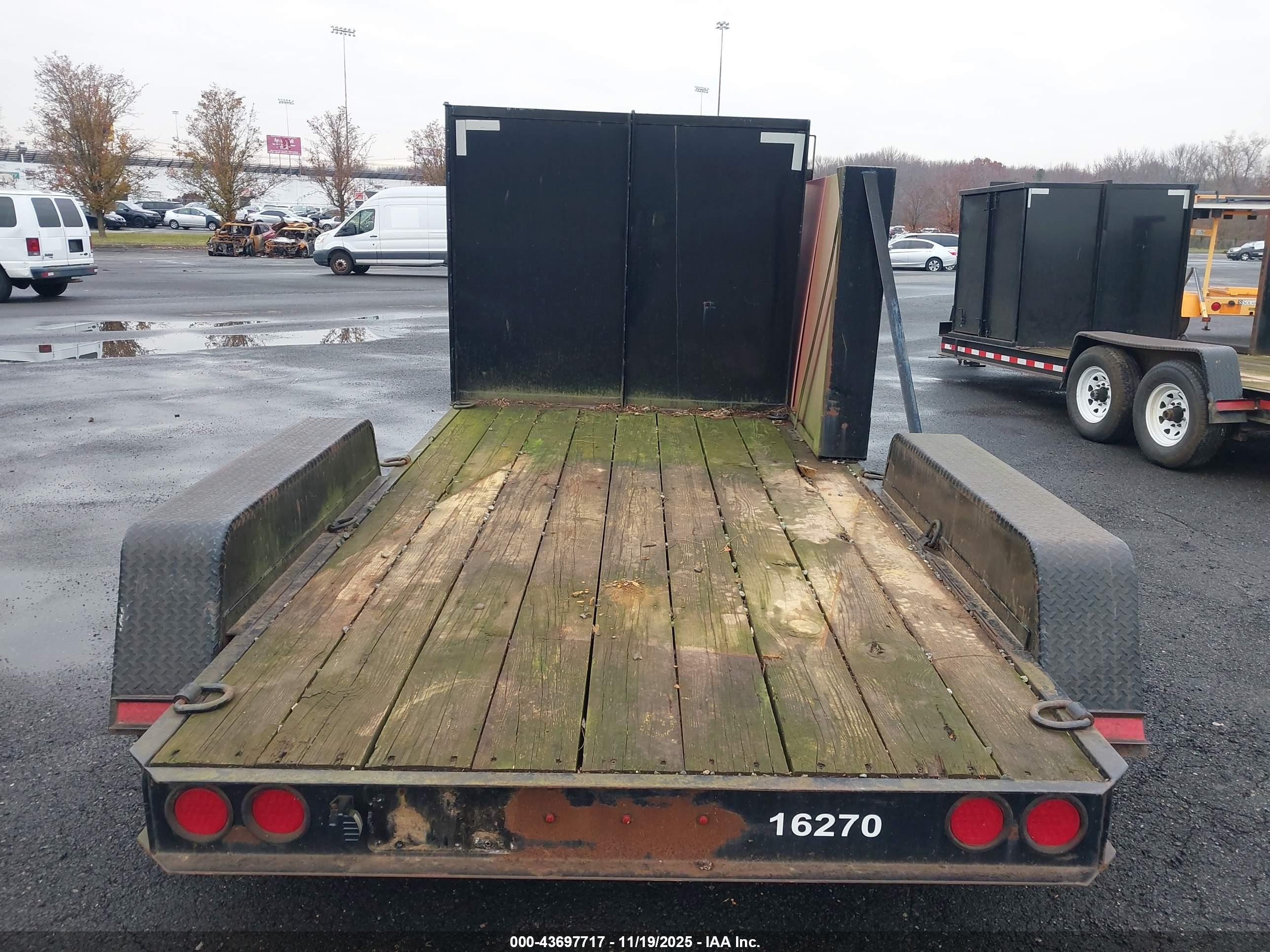 TRAILER 6 image 8