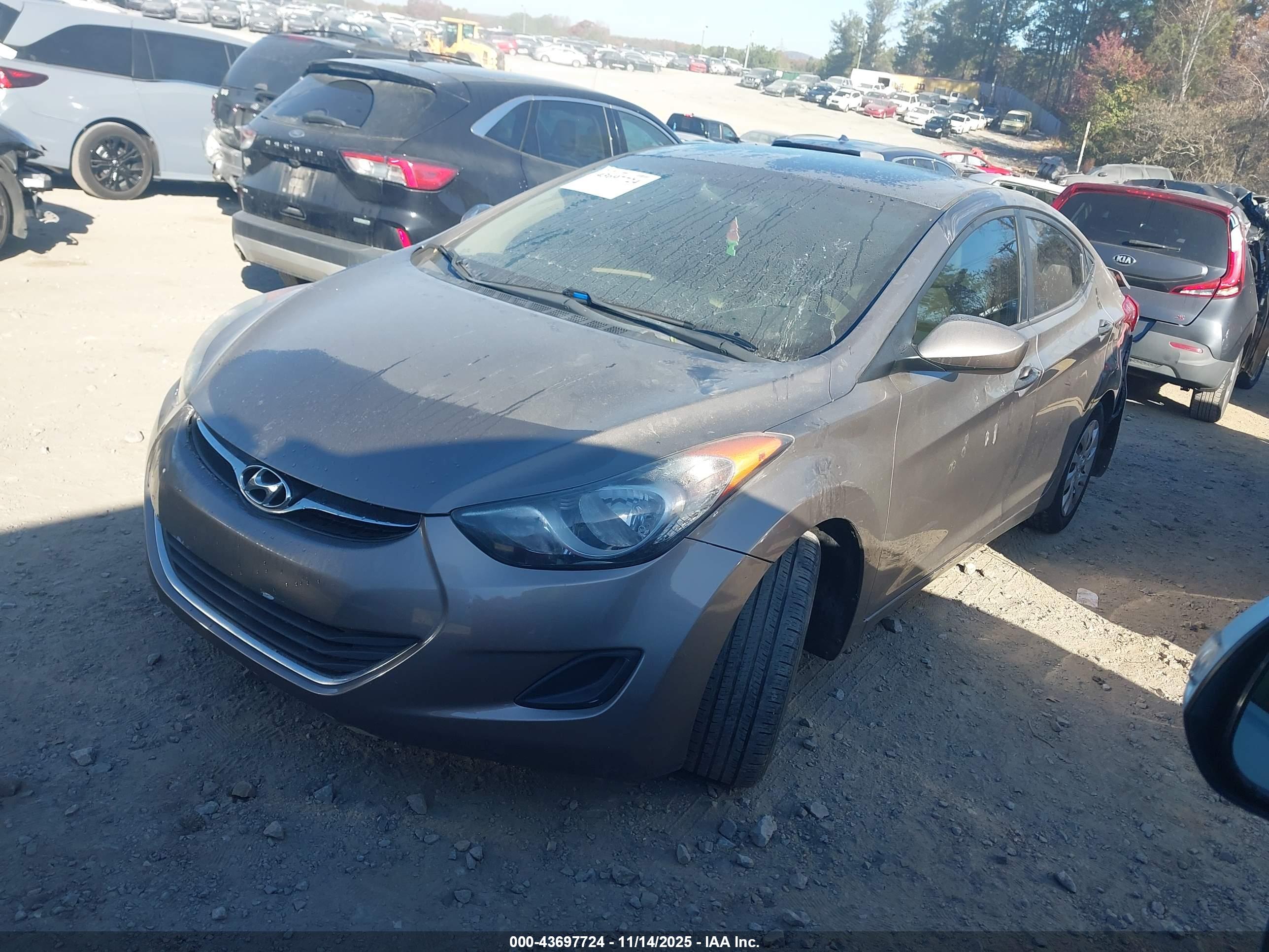 HYUNDAI ELANTRA image 2